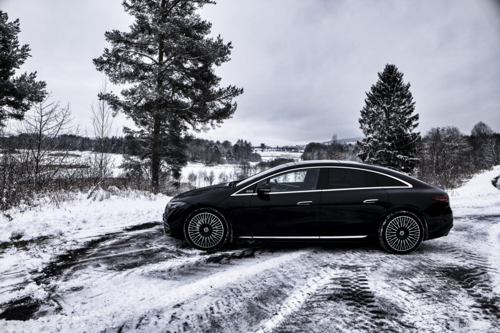 Mercedes EQC side