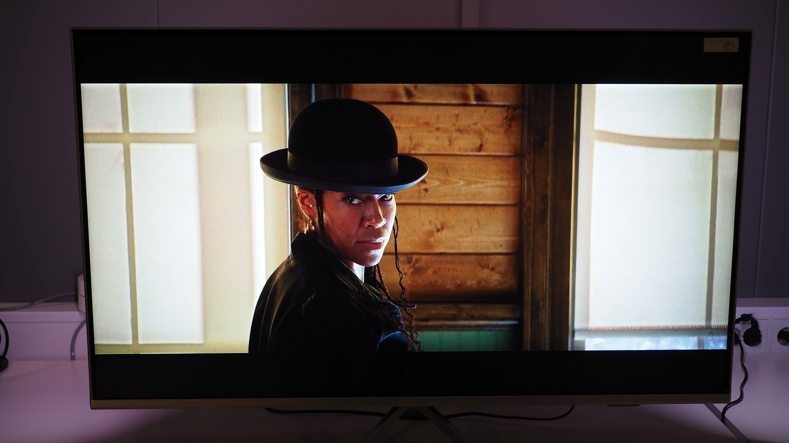 TEST: 43" 4K-TV'er til omkring 5.000 – Kompakte 43" LCD-TV'er til små rum