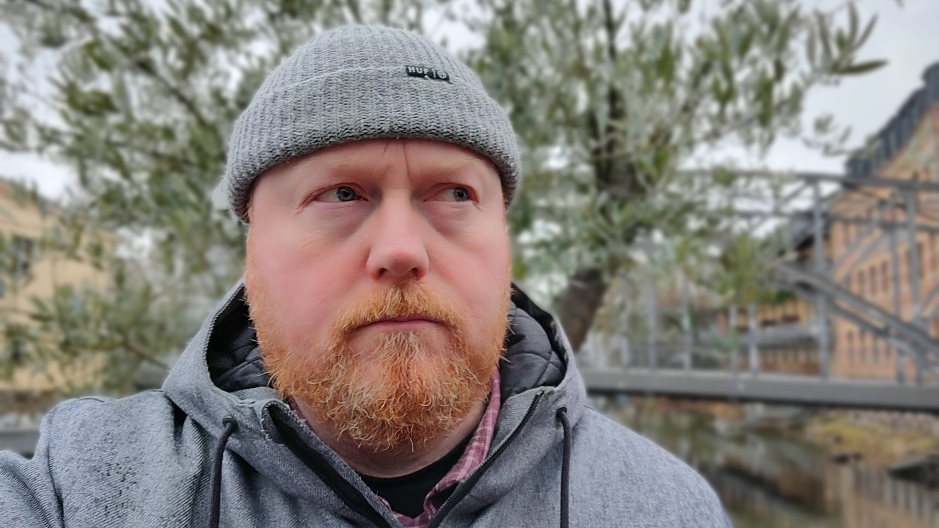 Motorola Moto G200 5G 7 MotoG200 selfie bokeh