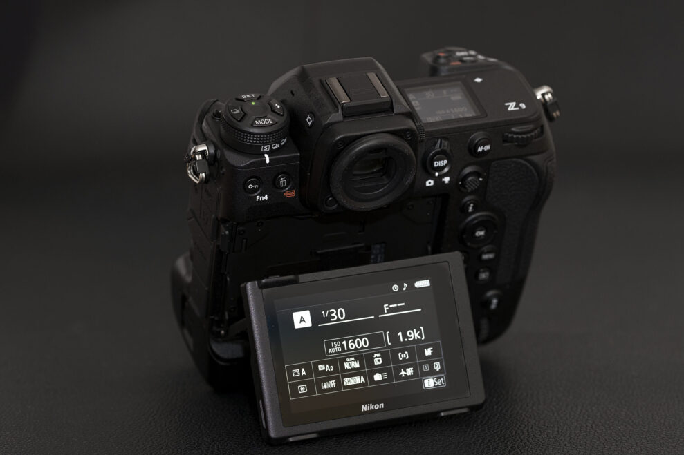 Nikon Z9 bak venstre scaled 1