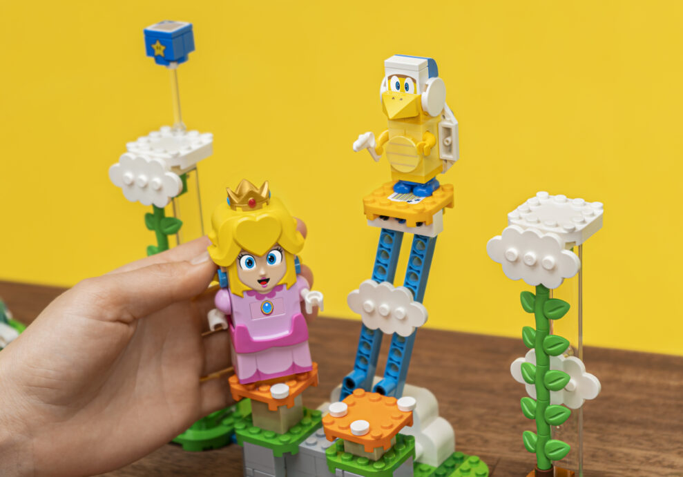 LEGO Super Mario Princess Peach 989x691 1 LEGO Super Mario Princess Peach 989x691 1