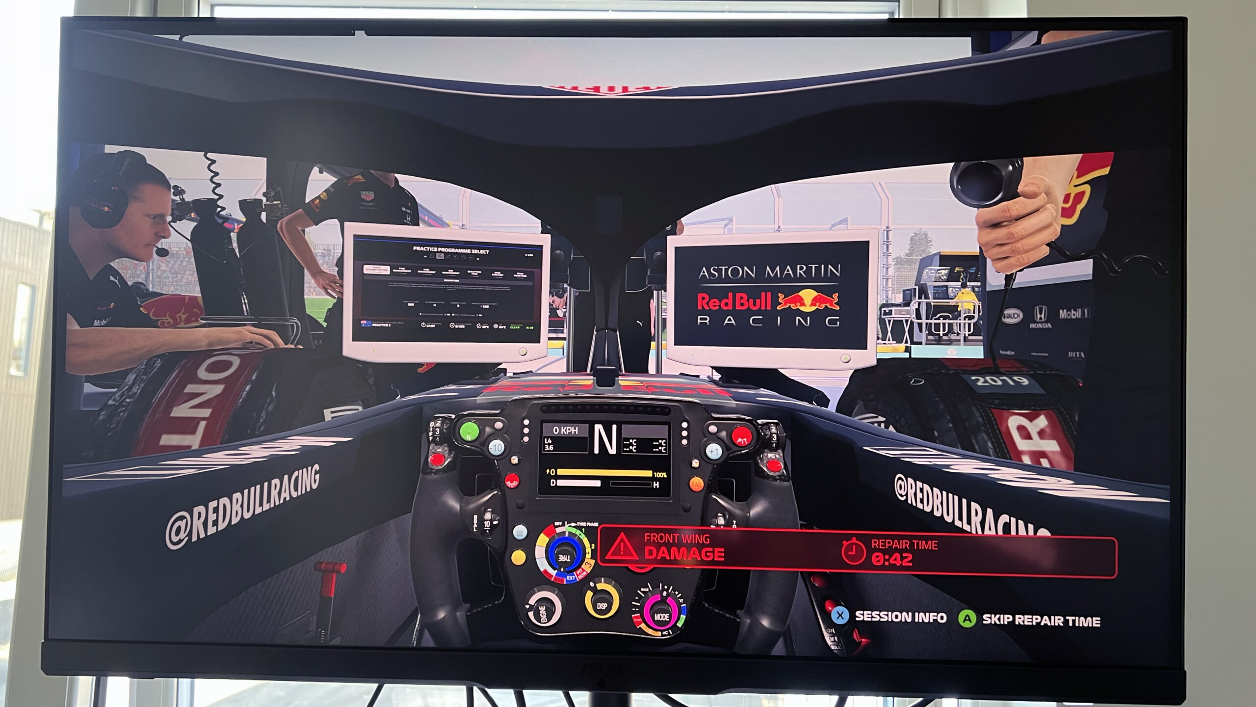 MSI Optix MPG321UR QD F1 2019 game scaled 1