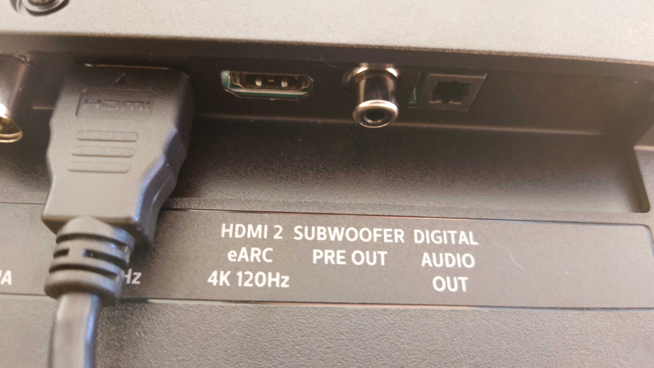 Philips OLED986 subwoofer output