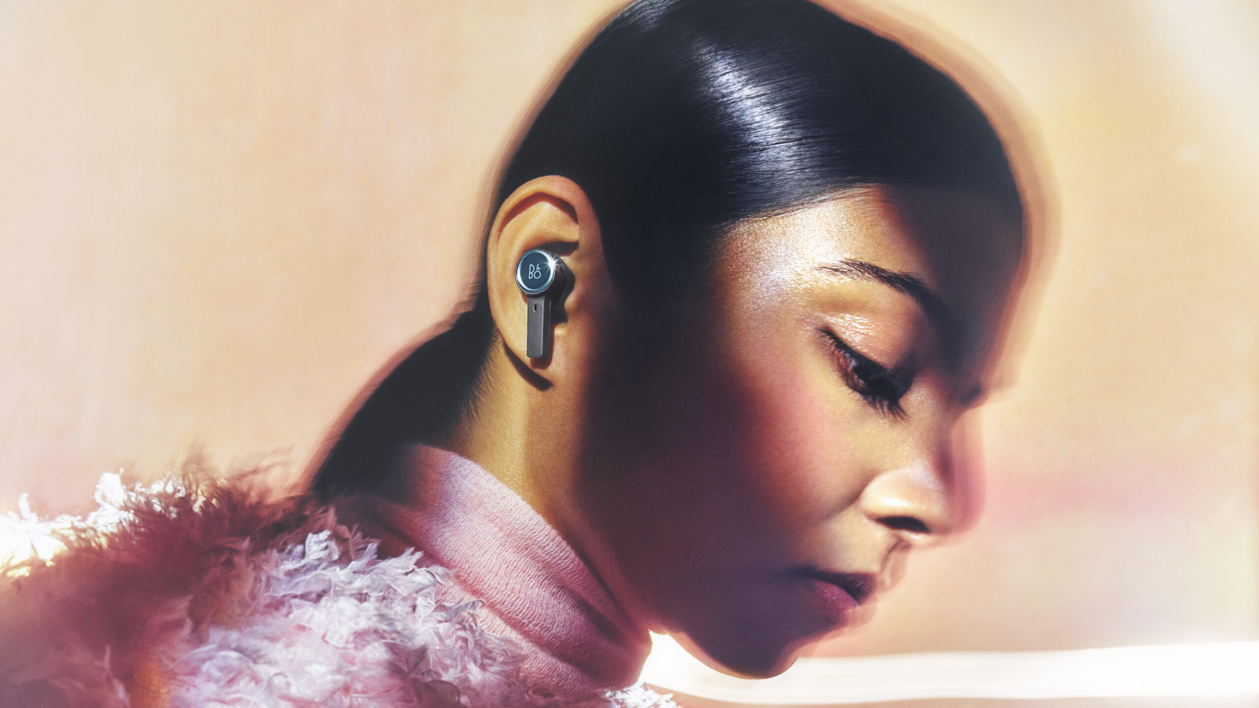 BO Beoplay EX lifestyle3 scaled 1 BO Beoplay EX lifestyle3 scaled 1