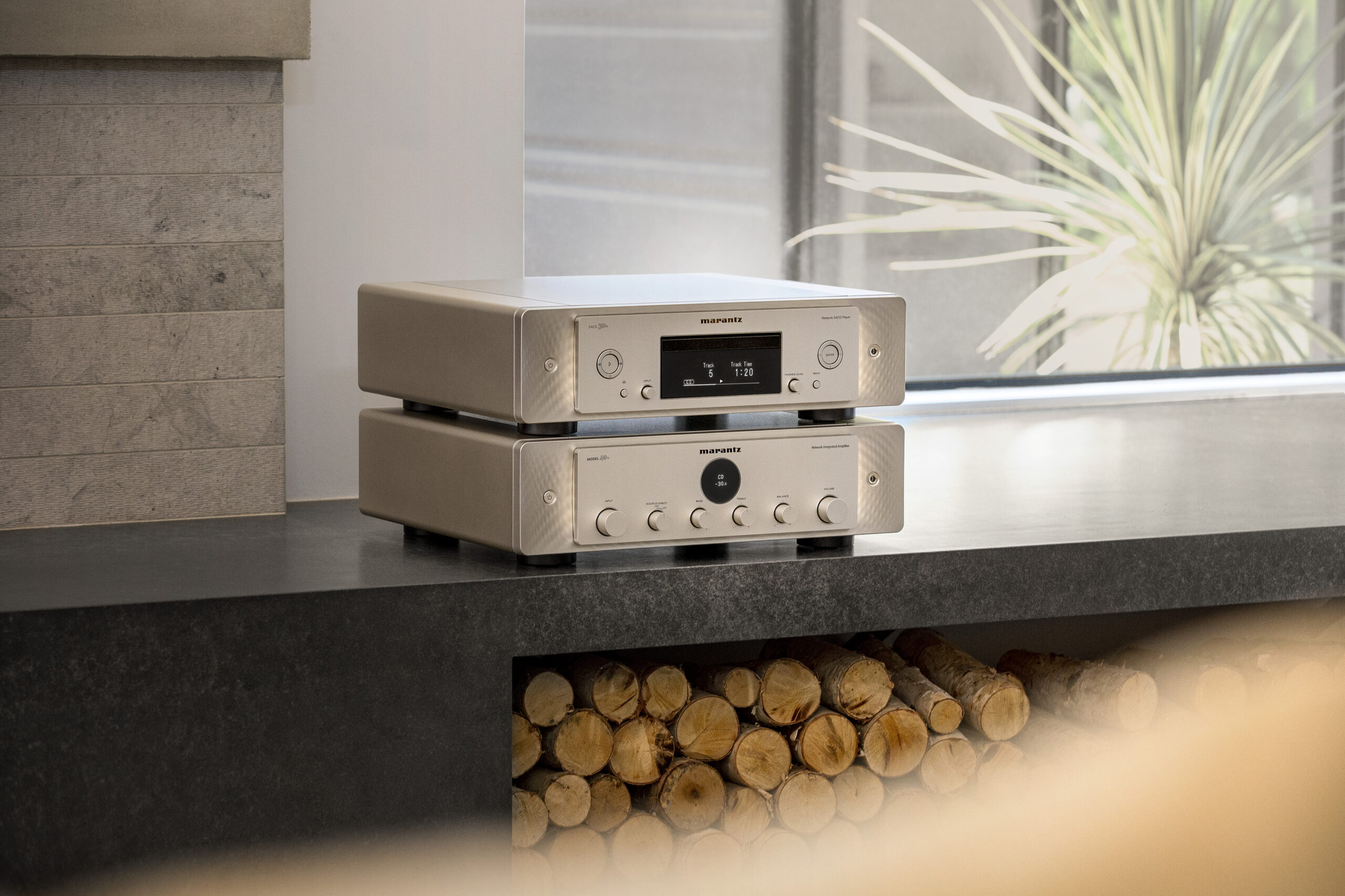 Marantz Perfect Partners MODEL40n Silver In situ 900 scaled 1 Marantz Perfect Partners MODEL40n Silver In situ 900 scaled 1