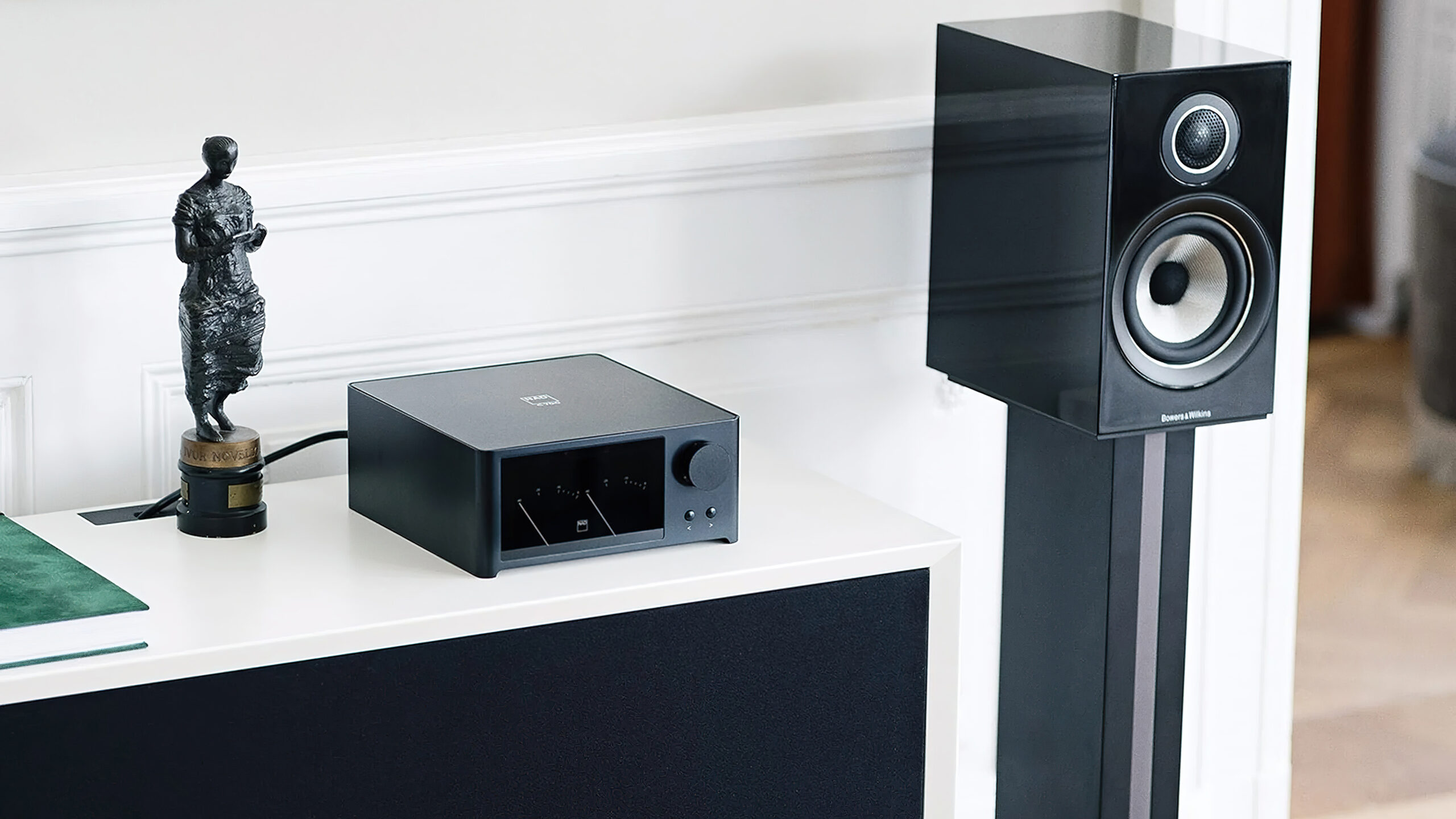 NAD C700 lifestyle scaled 1 NAD C700 lifestyle scaled 1