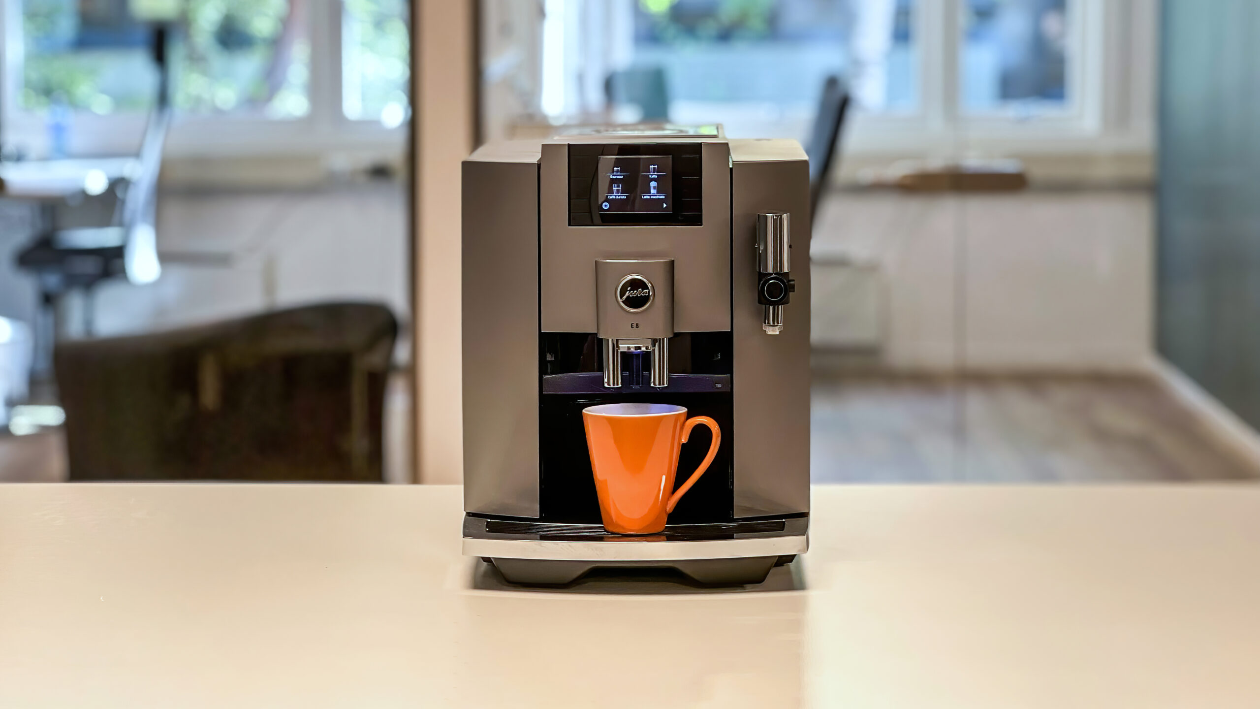 TEST Jura E8 God men krævende