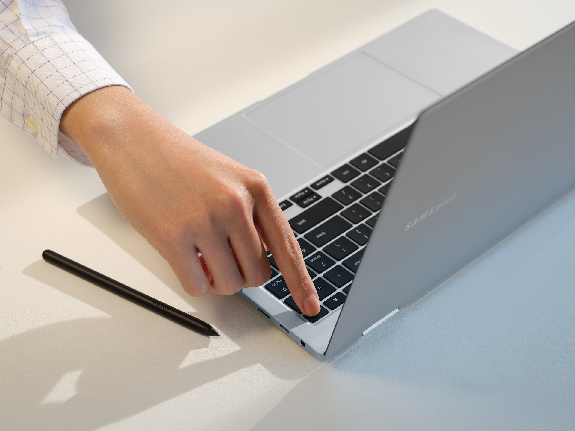 Samsung Galaxy Book2 Pro 360 (950QED-KH1) 4