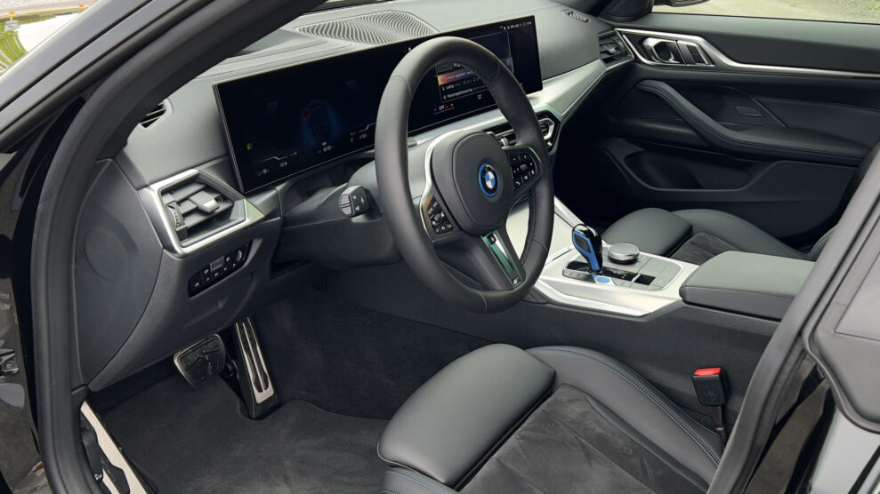 BMW i4 40 forersete 2048x1152 1