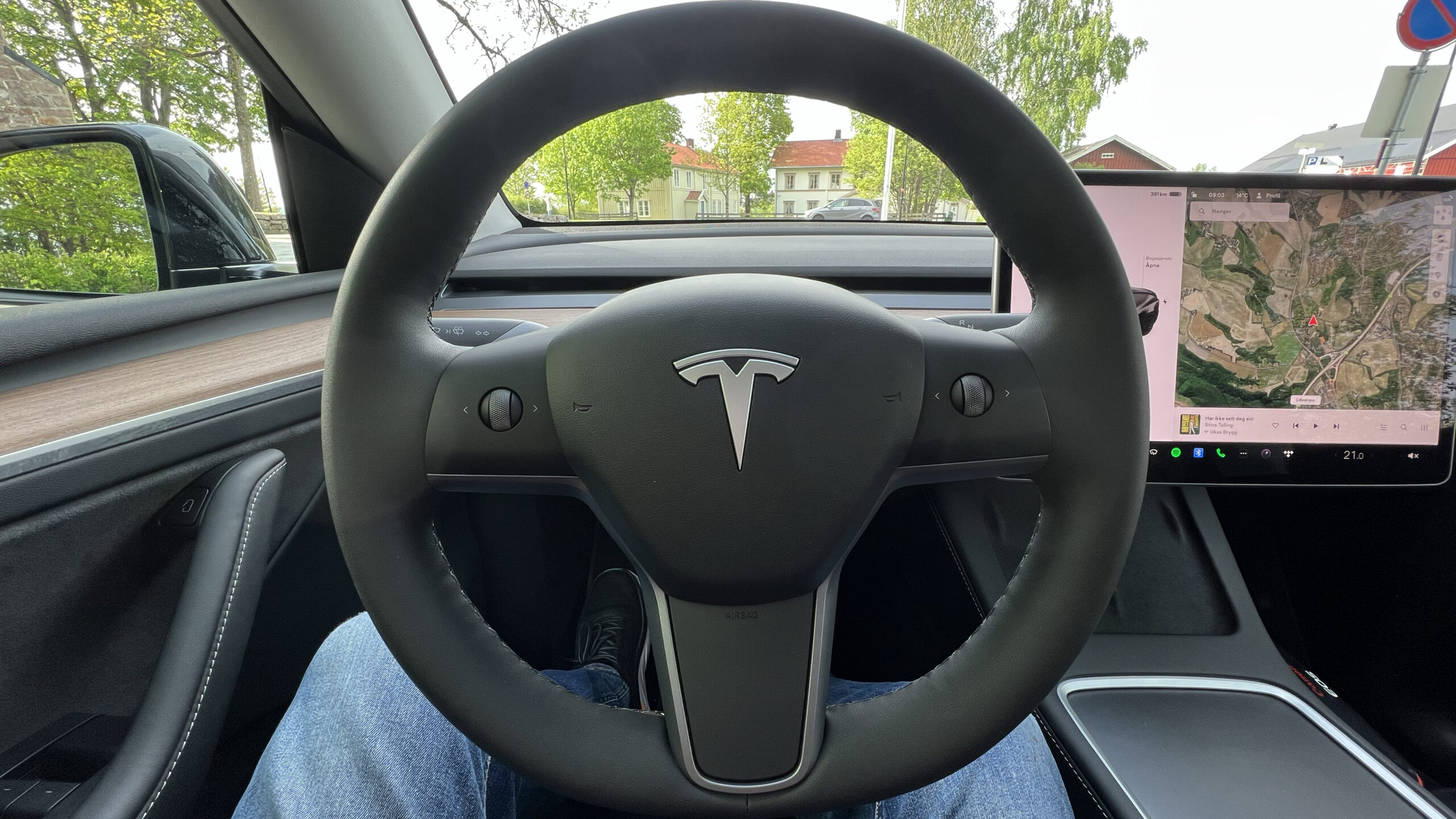 Tesla Model Y Performance steeringwheel
