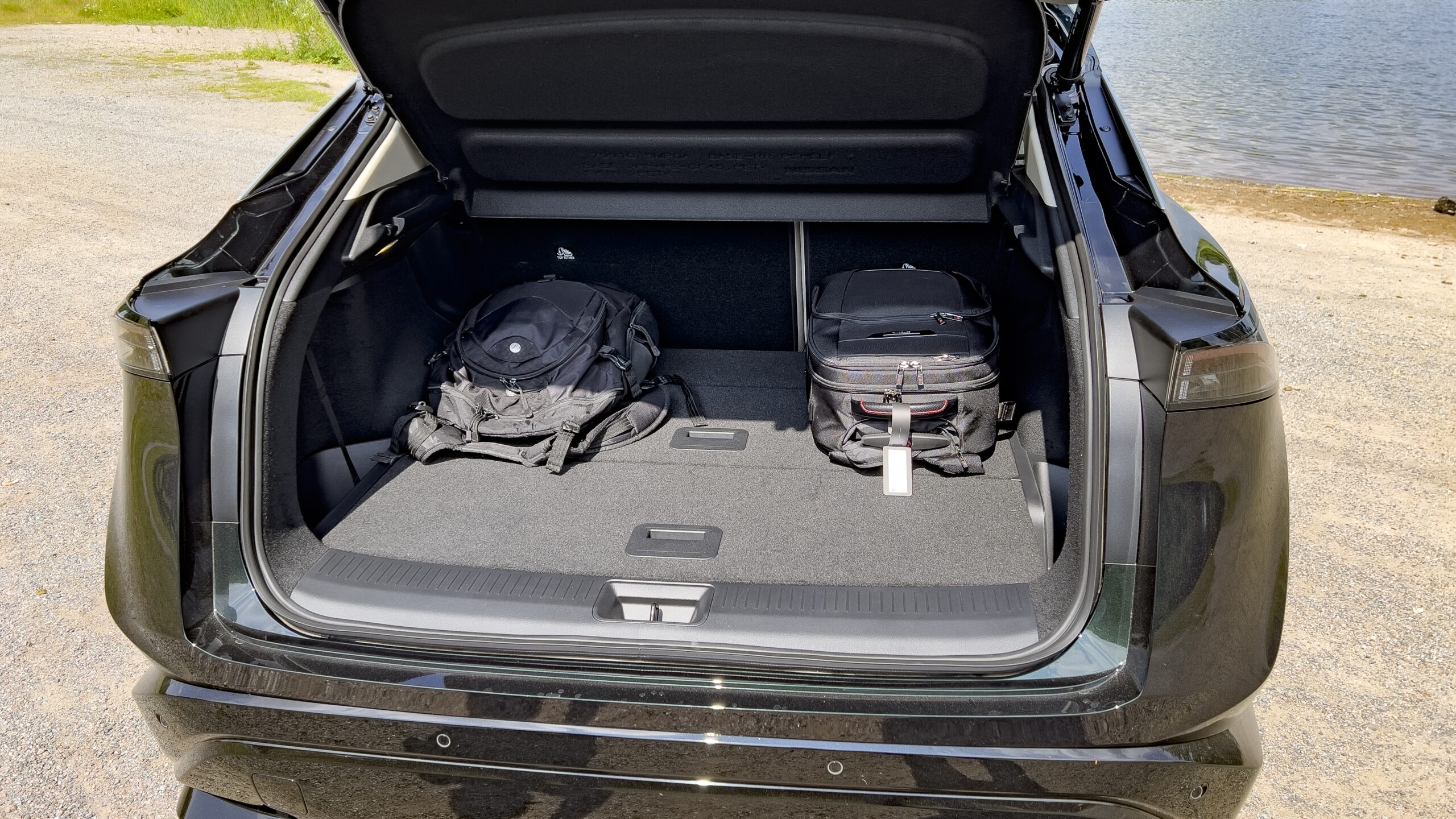 Nissan Ariya trunk