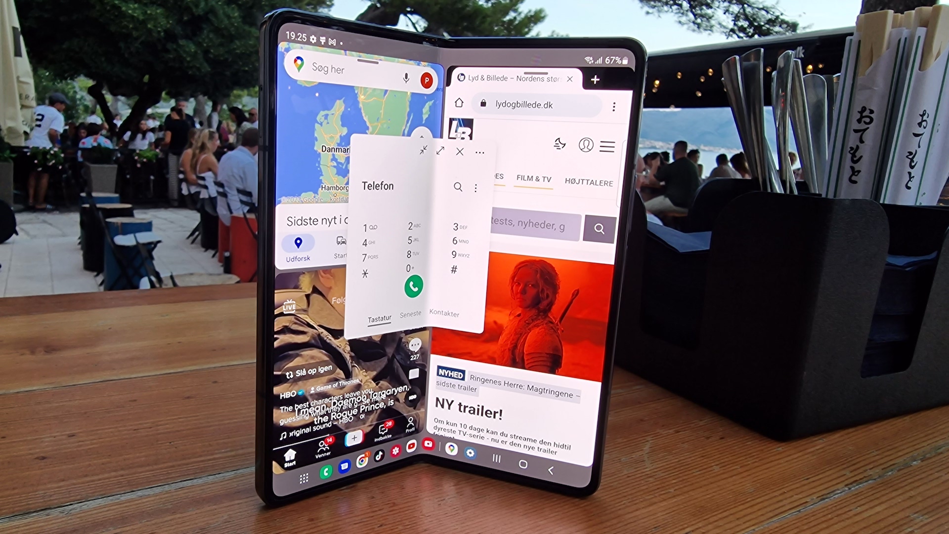 Samsung GalaxyZFold4 multitasking Samsung Galaxy Z Fold 4