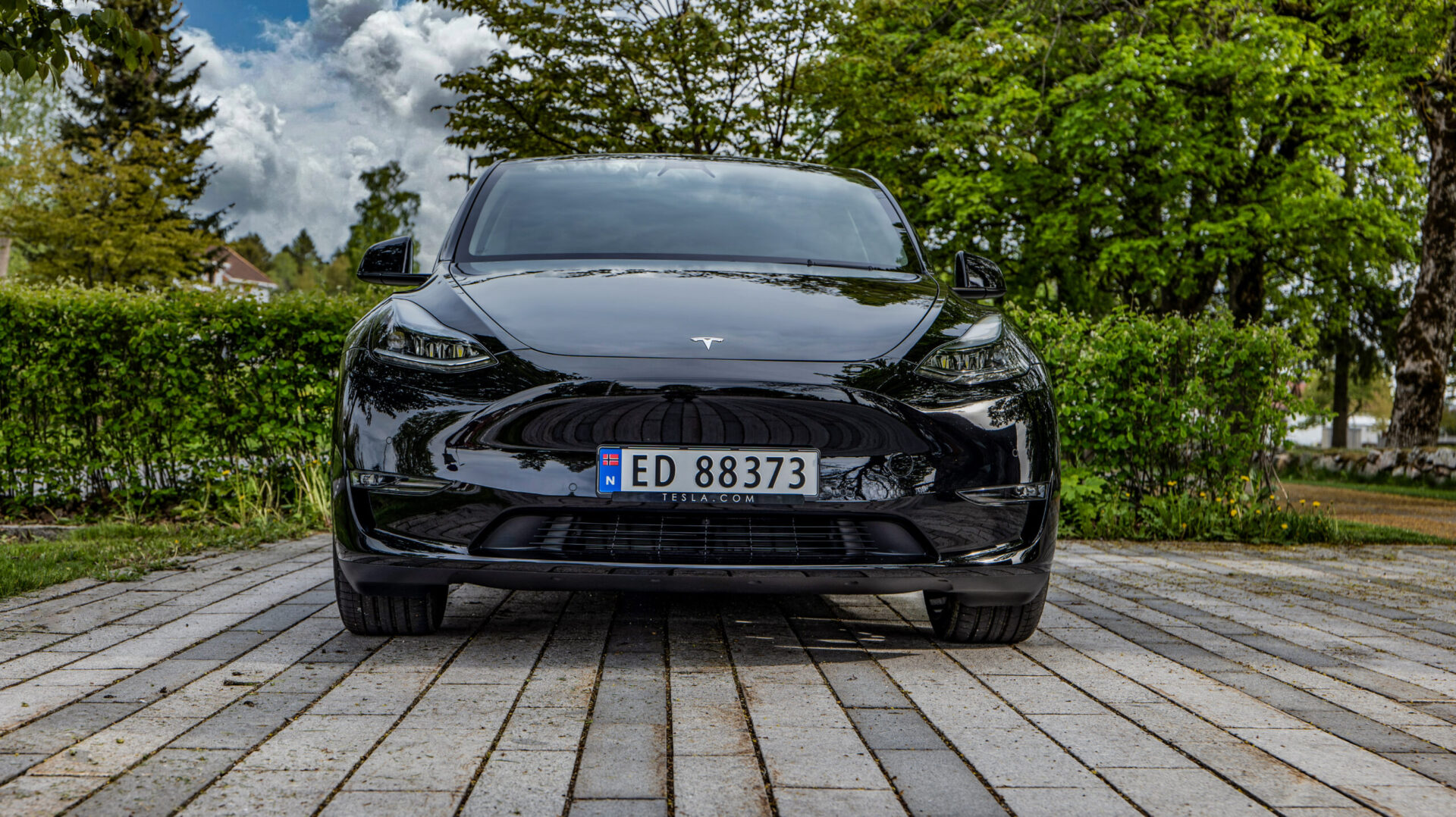 Tesla Model Y Performance front edited