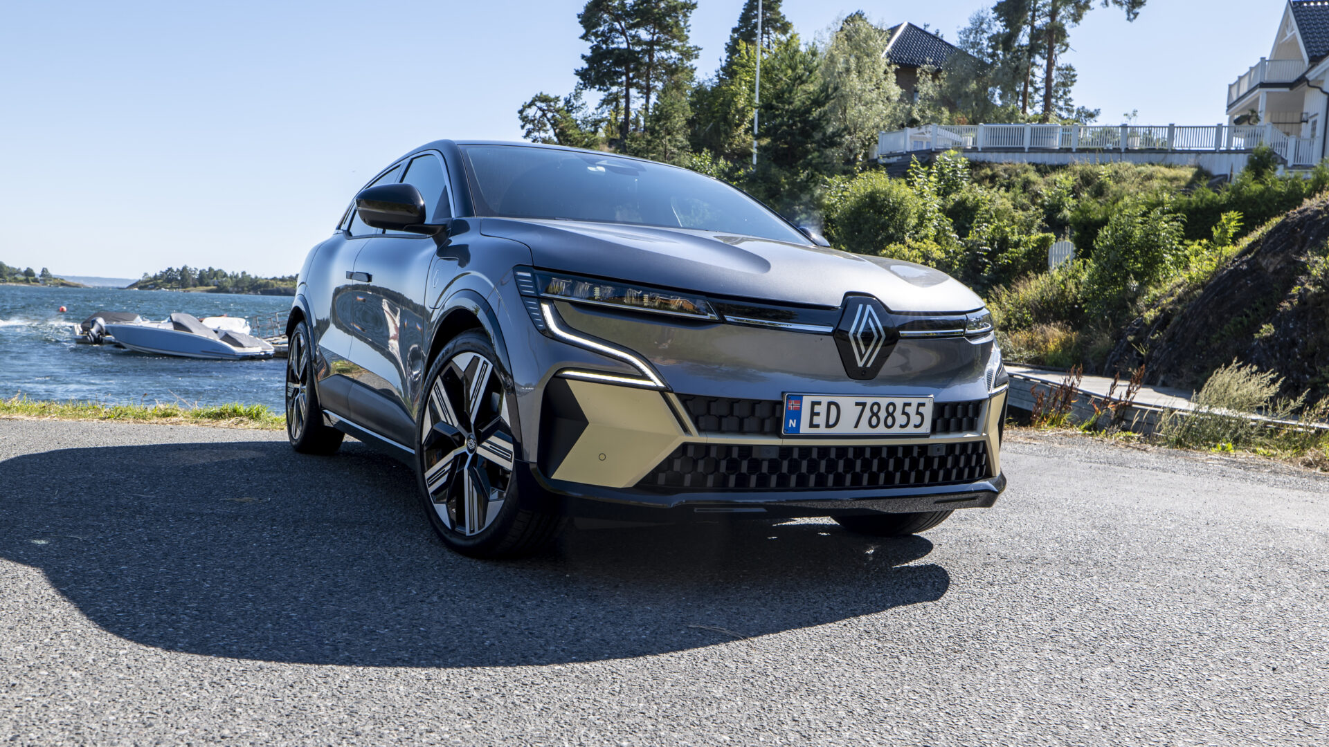 Renault Megane E Tech FRONT ANGLE