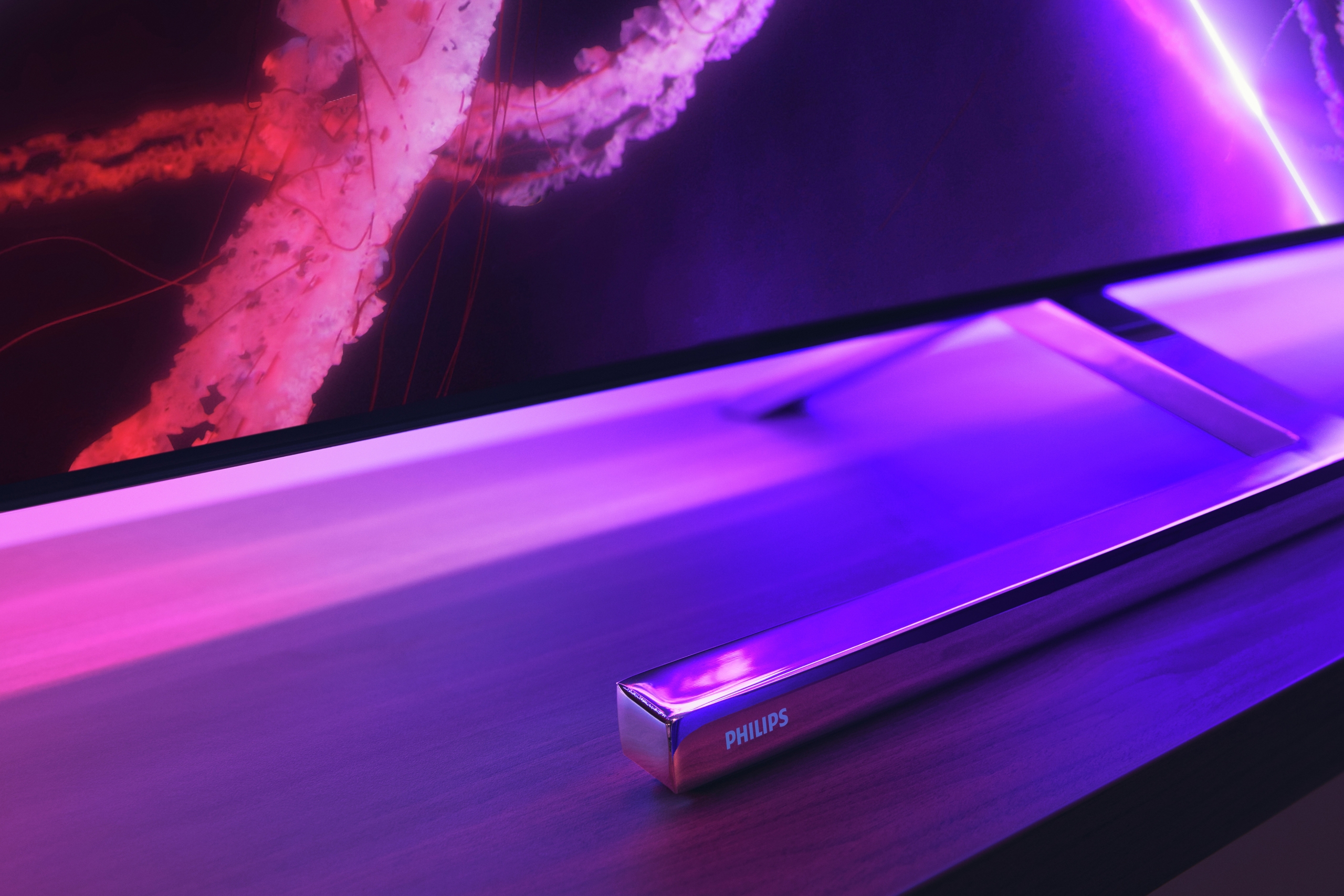 Philips OLED807 (65OLED807/12) 3 OLED807 OLED837 LIFESTYLE 01 RGB