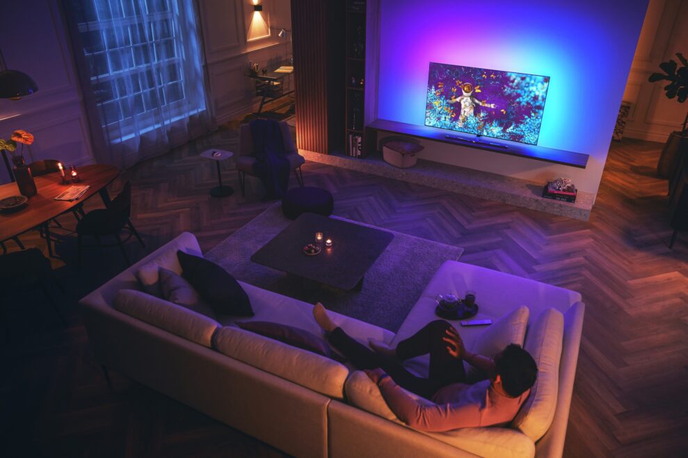 OLED807 OLED837 LIFESTYLE 08 RGB