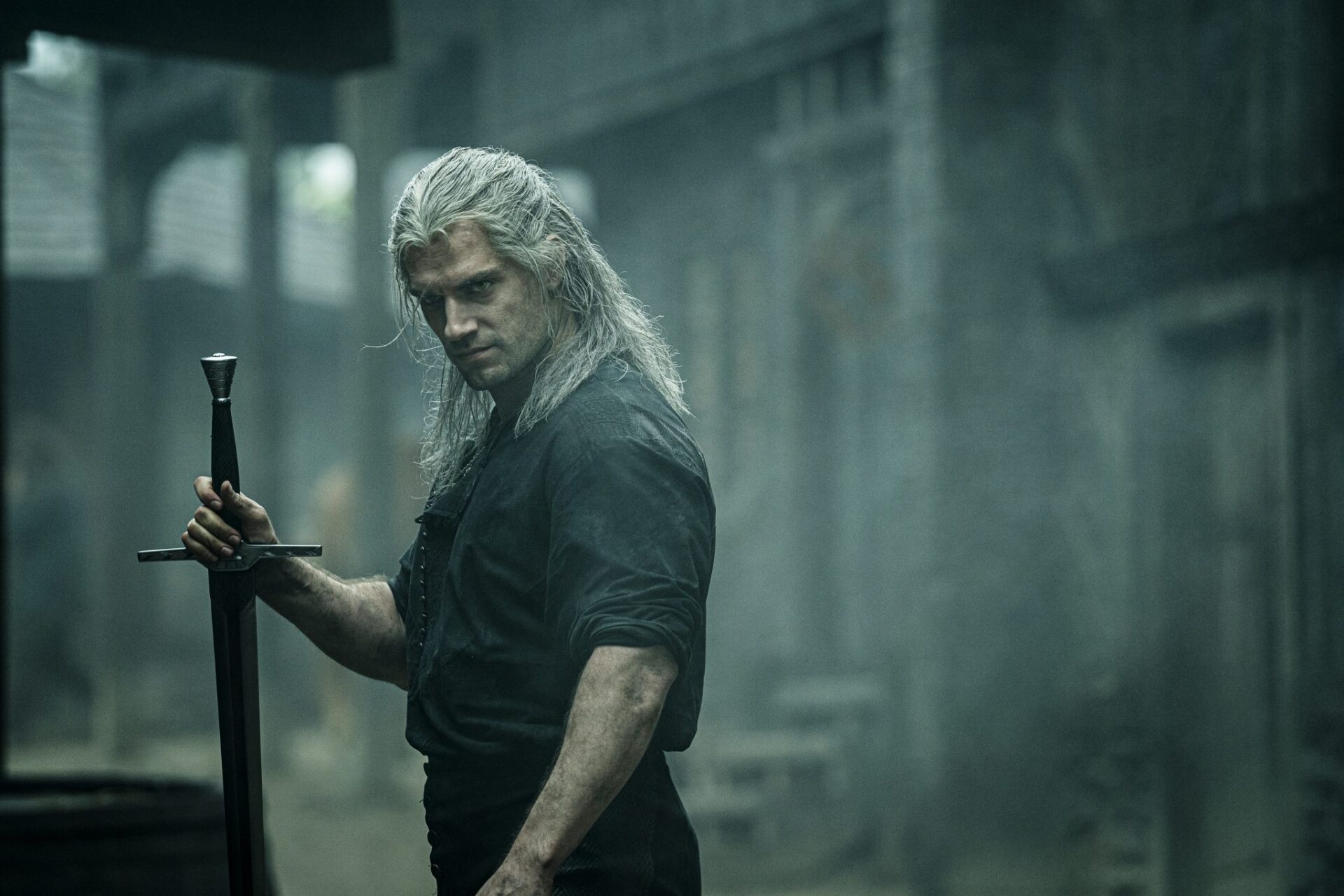Hemsworth erstatter Cavill i The Witcher