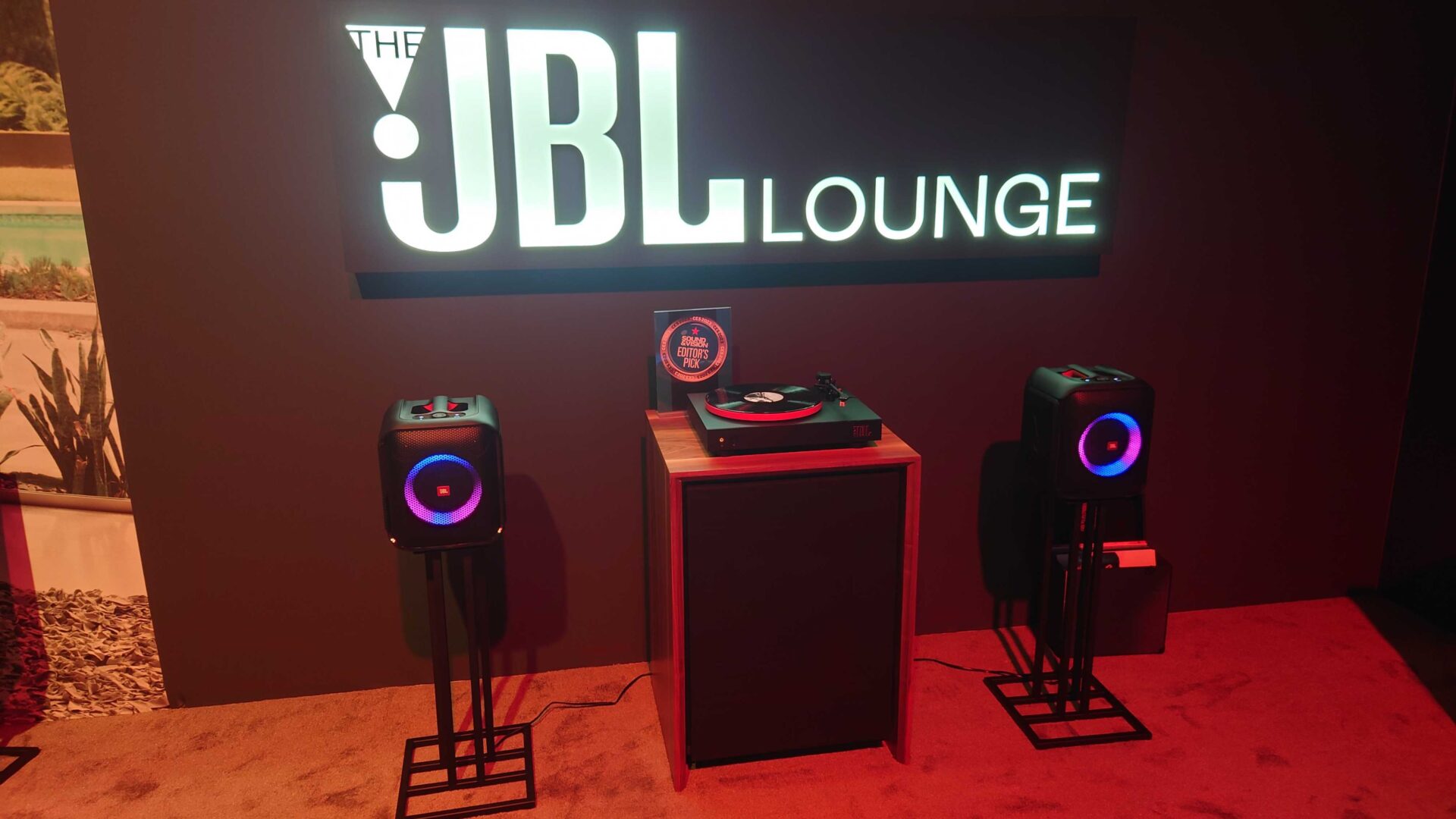 CES 2023: JBL Spinner BT –  den første Bluetooth pladespiller