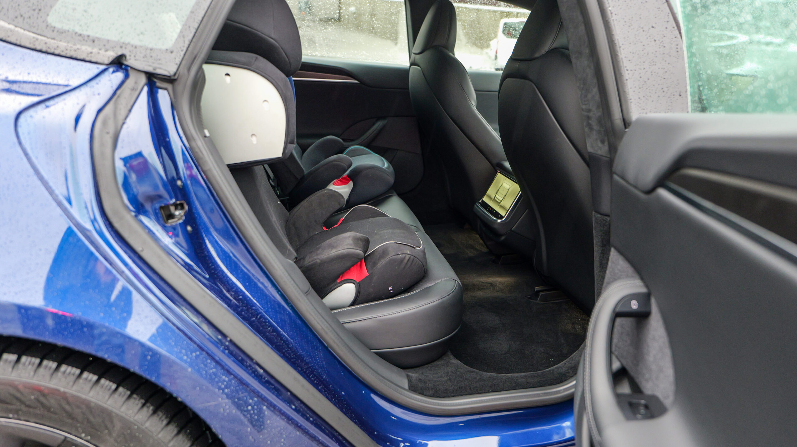 Tesla Model S Plaid 3 Tesla Model S Plaid backseats