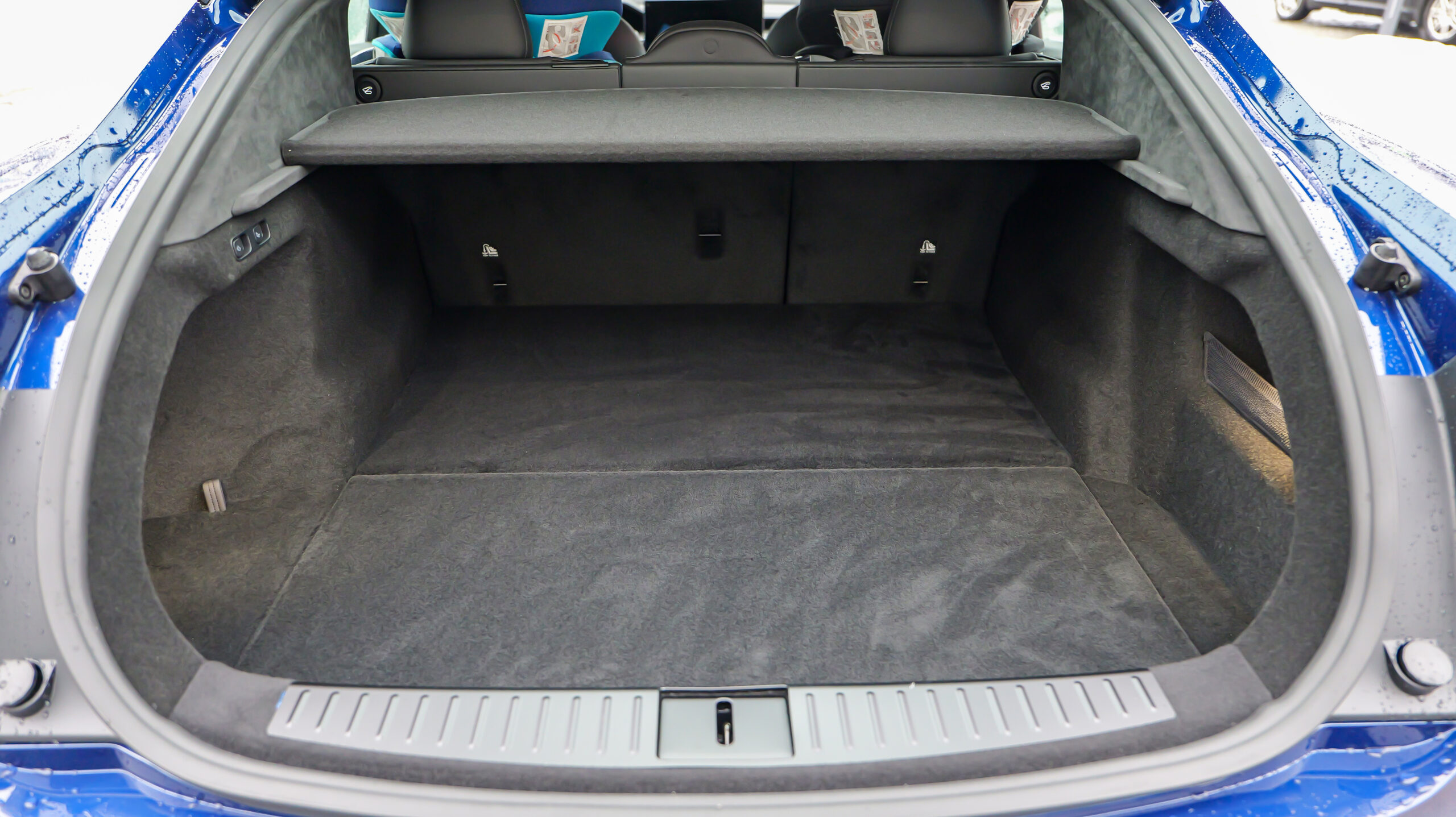 Tesla Model S Plaid 4 Tesla Model S Plaid trunk