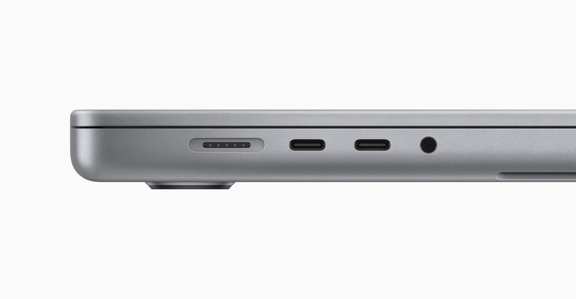 Apple-MacBook-Pro-M2-Pro-and-M2-Max-ports-left-230117