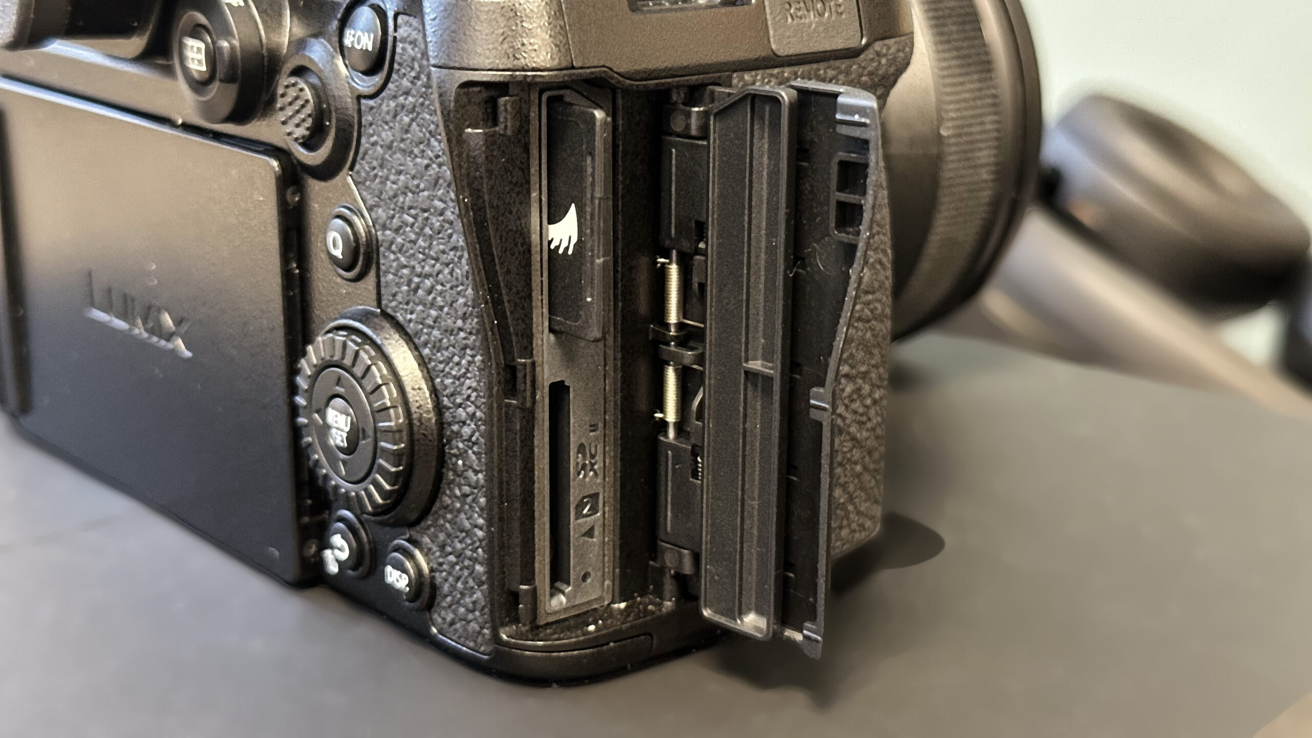 Panasonic Lumix DC-S5II 3 Panasonic Lumix S5II SD card reader