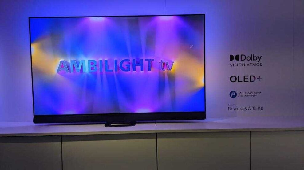 OLED+908 får selvfølgelig også firesidet Ambilight. (Foto: Philips)