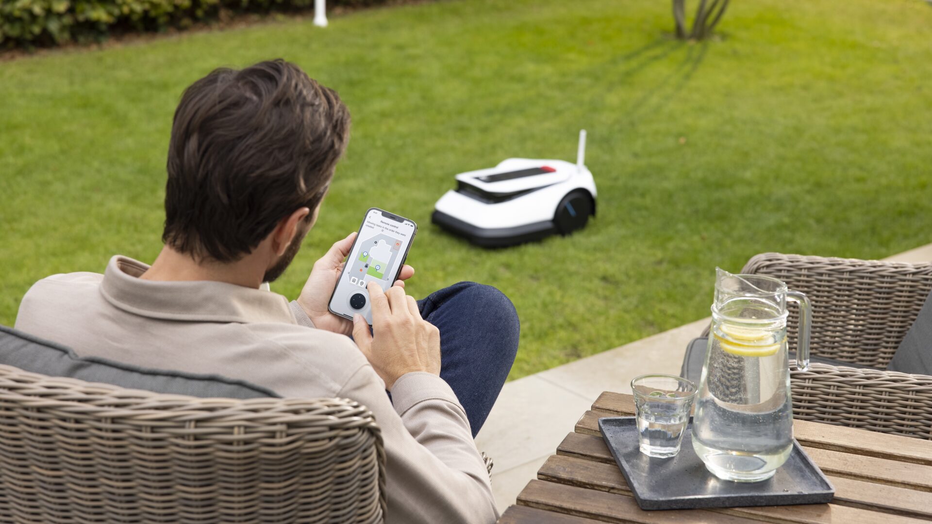 Robotplæneklipperen Ecovacs Goat G1 finder selv vej