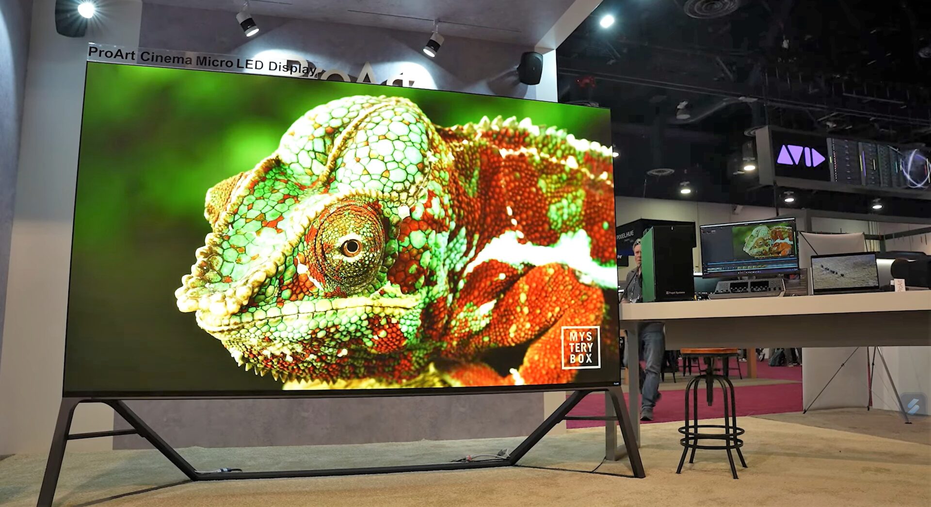 Asus lancerer en 135 (!) tommer MicroLED-skærm