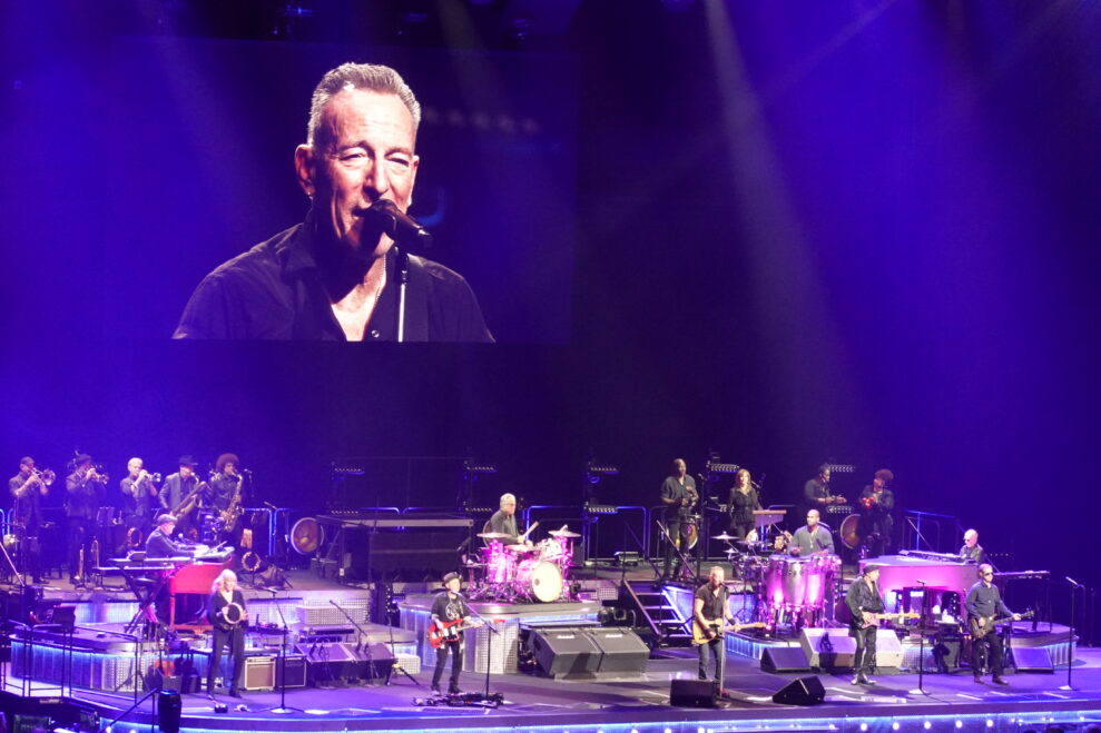 Bruce-Springsteen-Tour-2023_1-75-989x659