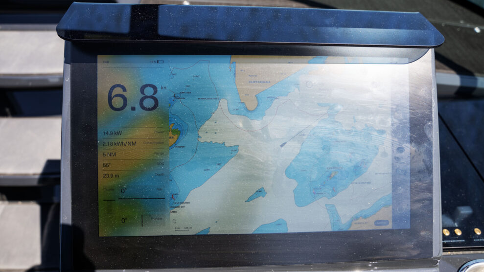 Elbåden Candela C-8 flyver over vandet 4 Candela C8 screen