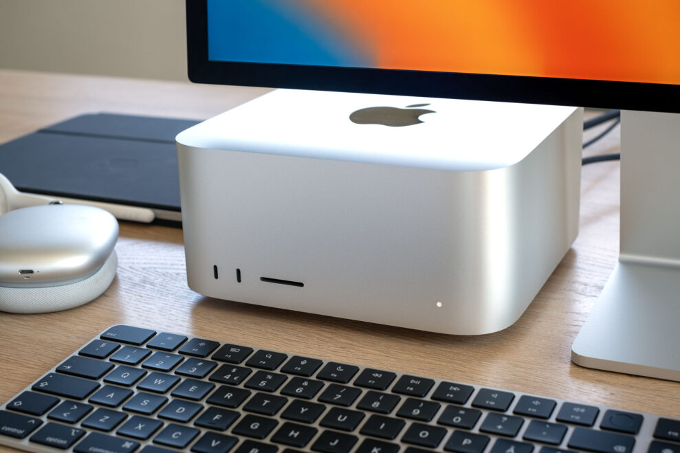 Mac Studio (M2 Ultra) 1 Mac Studio M2 Ultra 4
