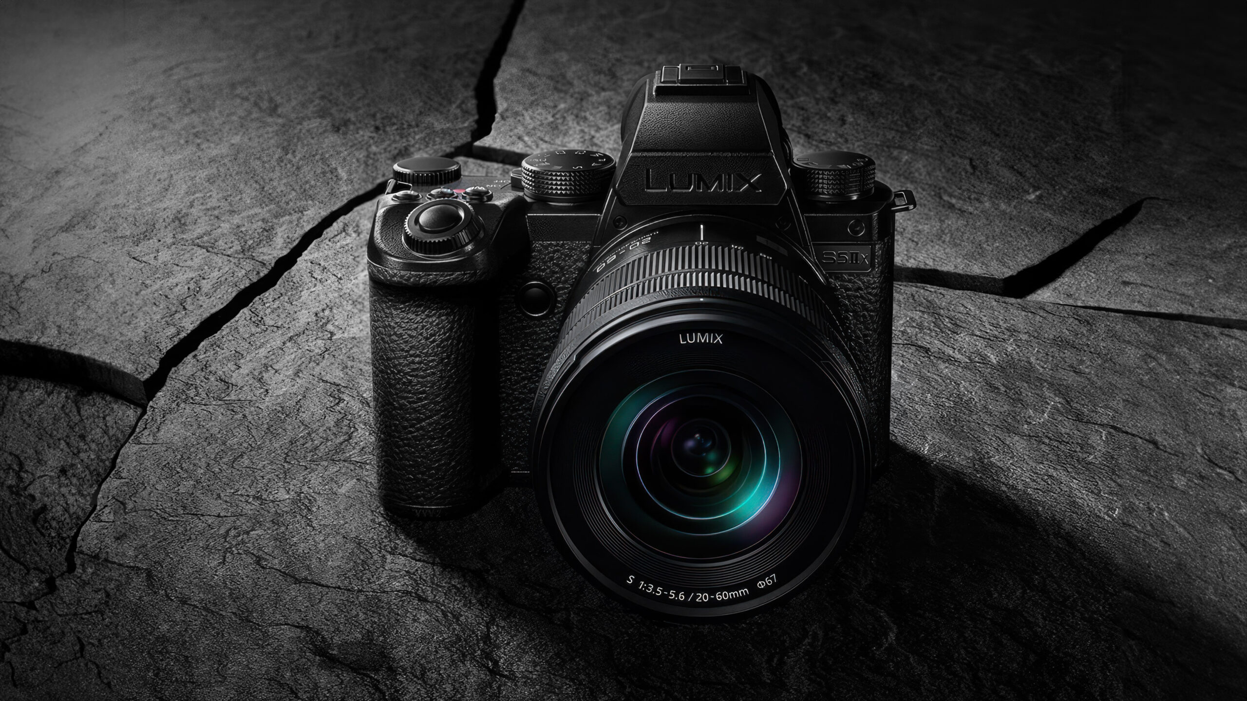 Panasonic Lumix DC-S5IIx 8 Panasonic-Lumix-S5IIX SPREAD