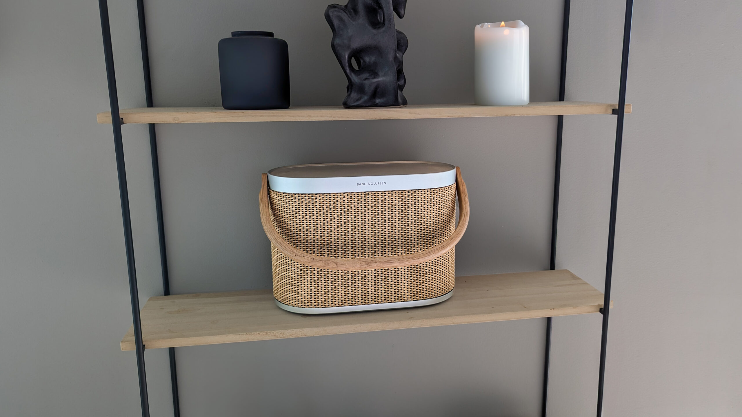 TEST: Bang Olufsen Beosound A5 – Fuldendt bærbar højttaler fra Bang & Olufsen