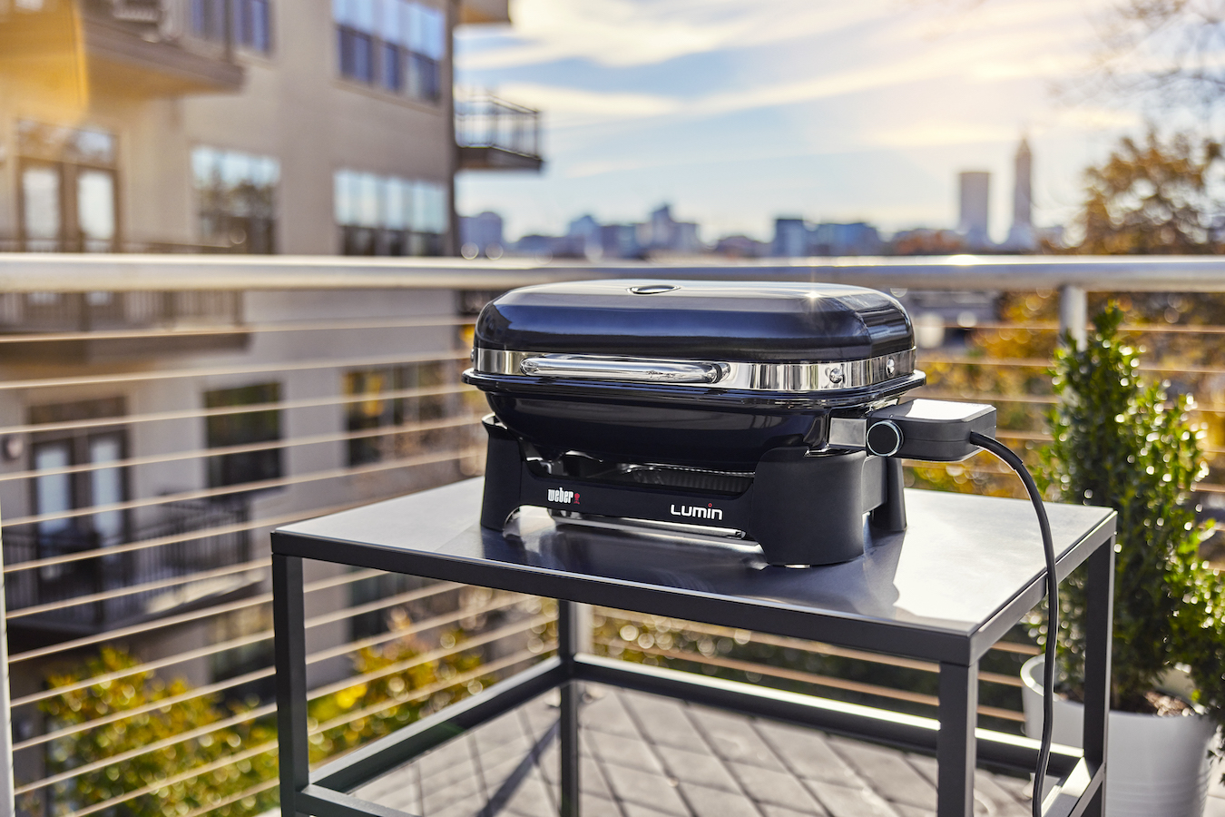 TEST: Weber – Weber kan både grille, ryge dampe.