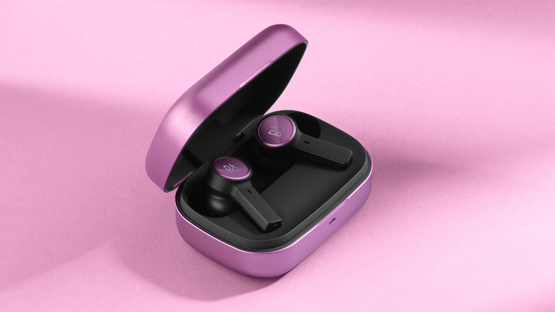 Beoplay EX og Level i lilla Atelier-udgaver