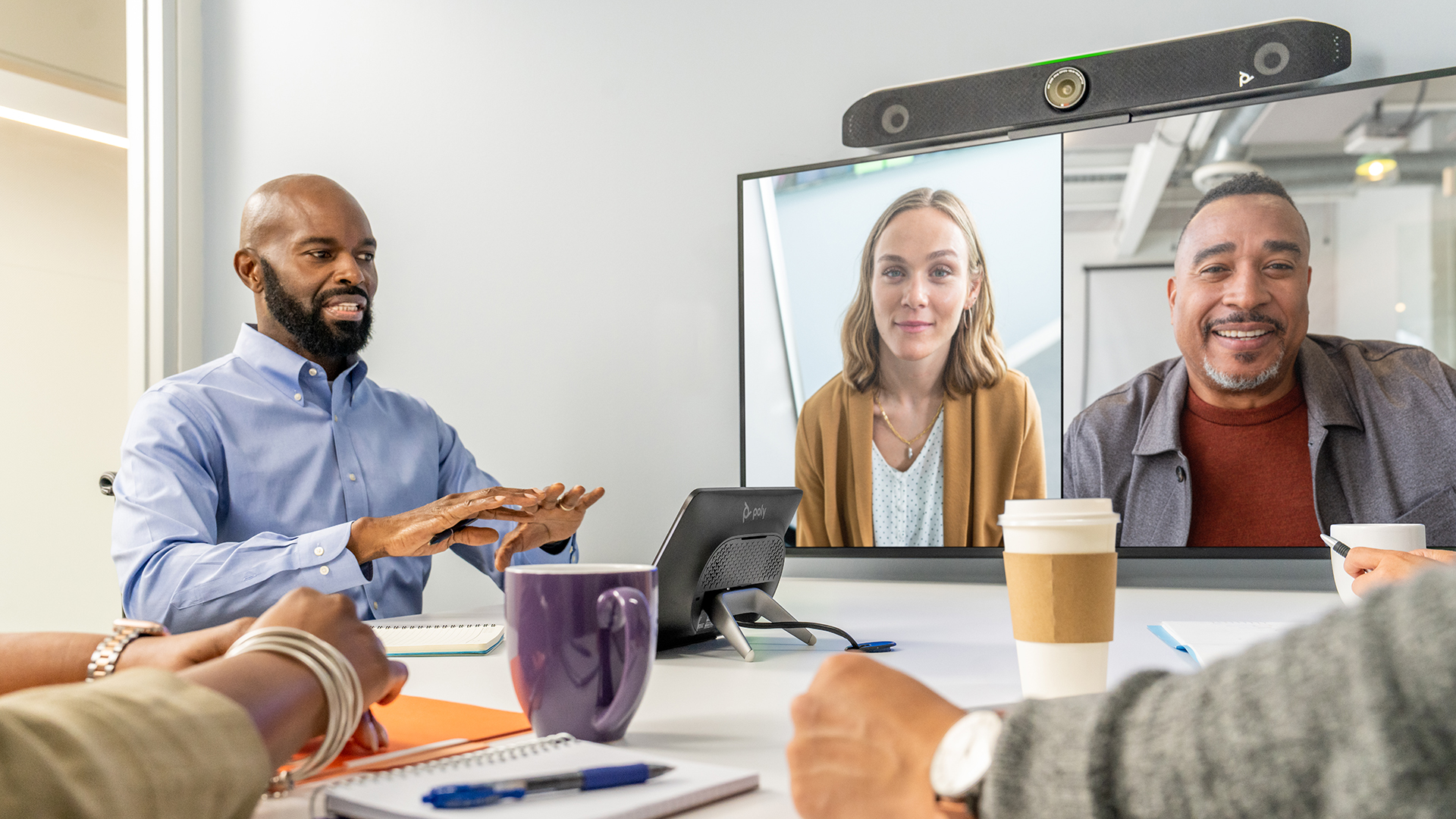Hold Teams-møder i 4K med Poly Studio X52