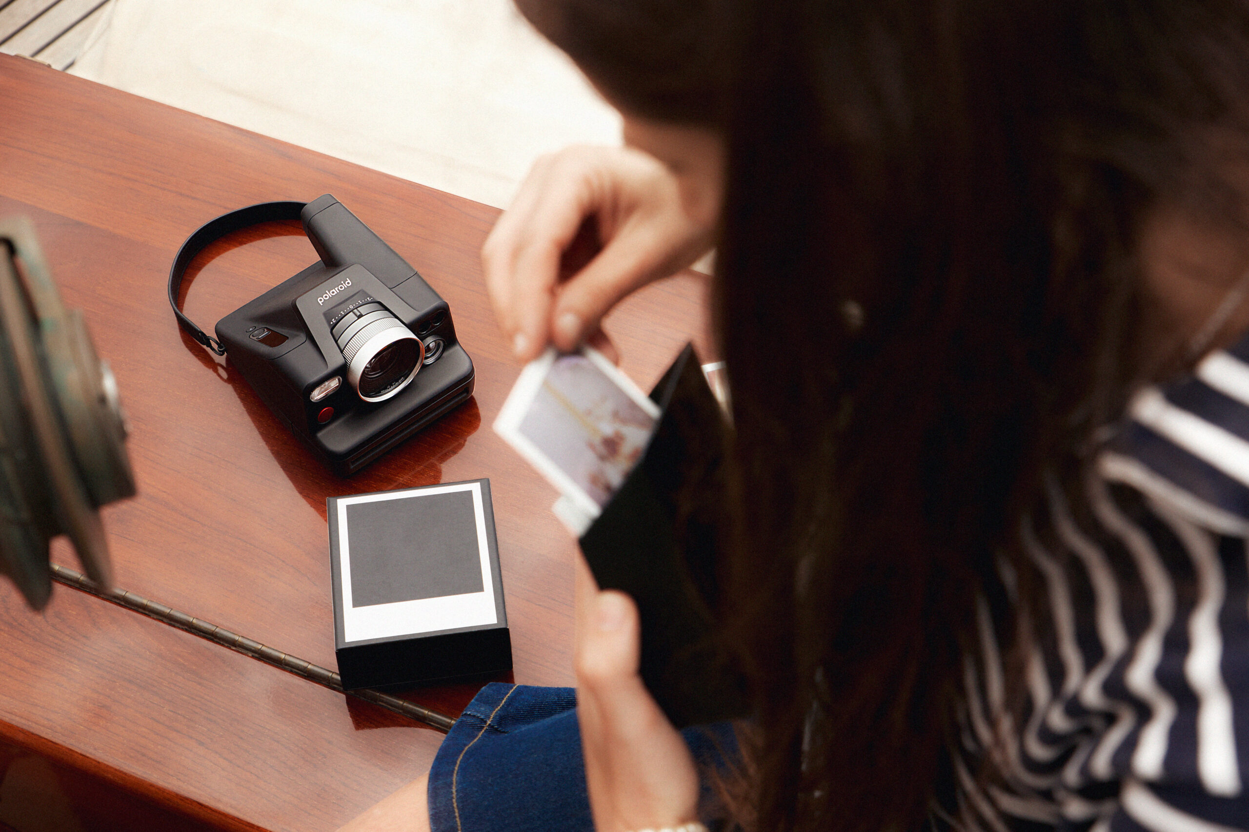 Polaroid I-2 polaroidkamera 2 122242 Polaroid I 2 Still2 Lifestyle CocoCapitan PolaroidI2 fullres scaled