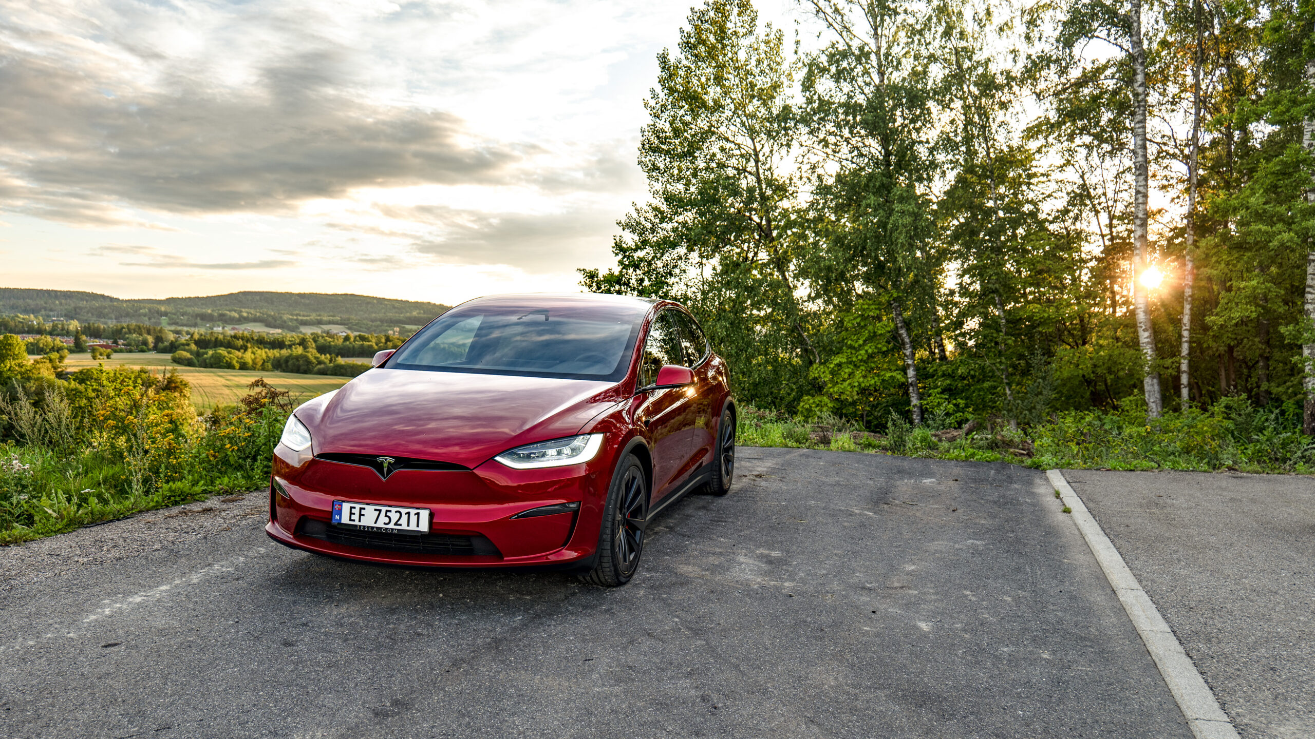 Tesla Model X Plaid 11 Model X Front with forest HDR GeirNordby