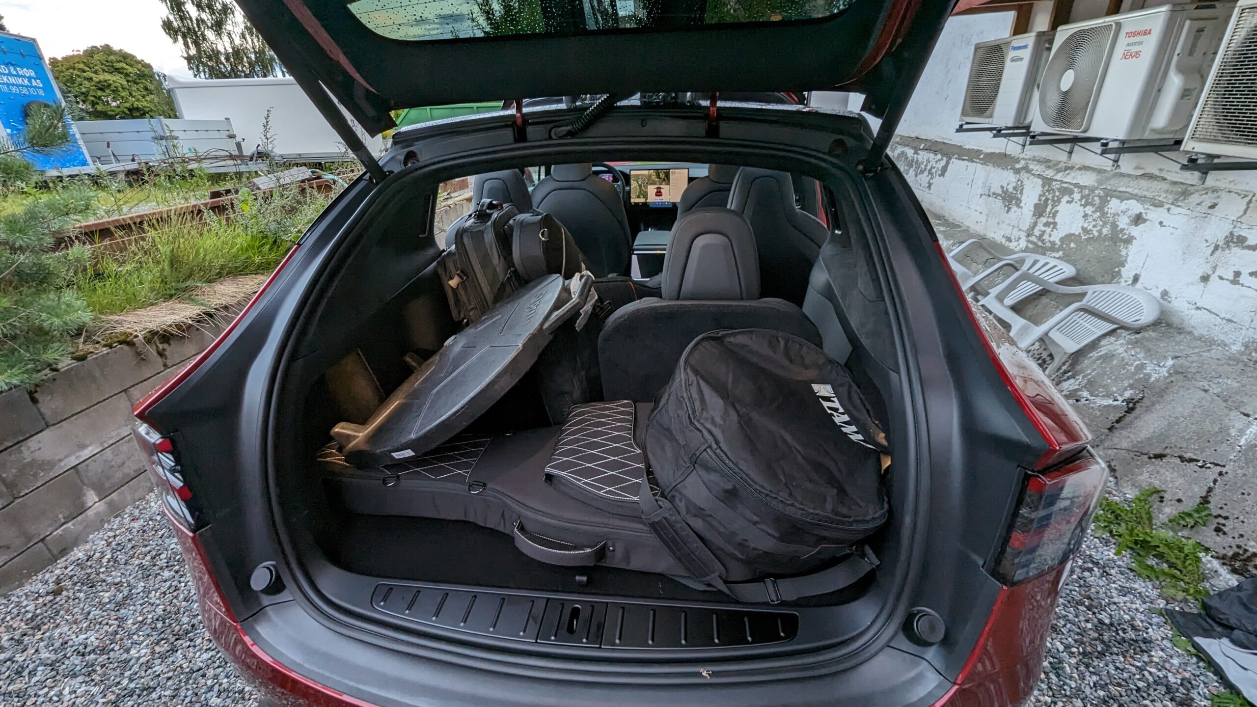 Tesla Model X Plaid 3 Tesla Model X Bandwagon packed GeirNordby