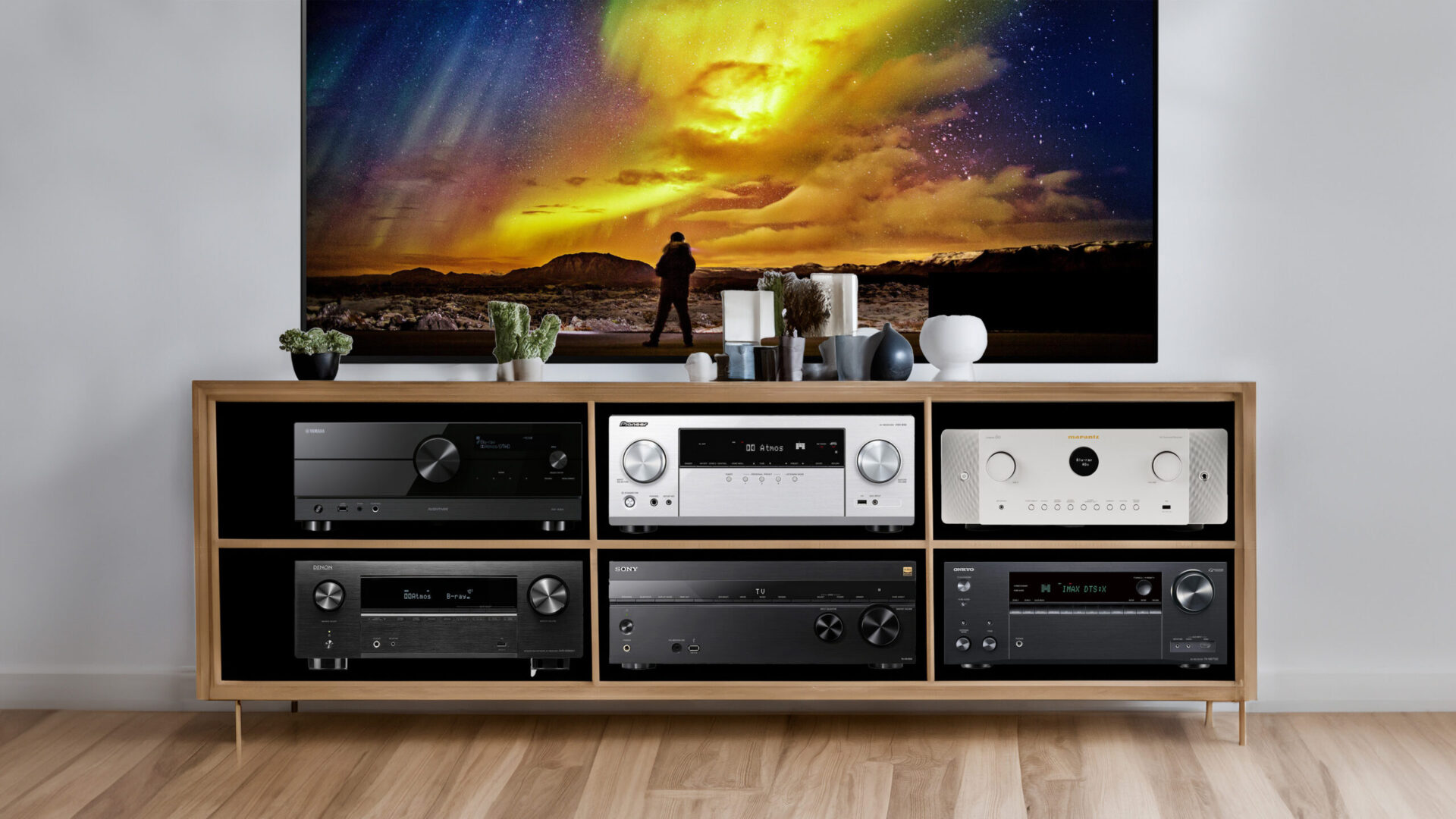 6 surroundforstærkere med Dolby Atmos