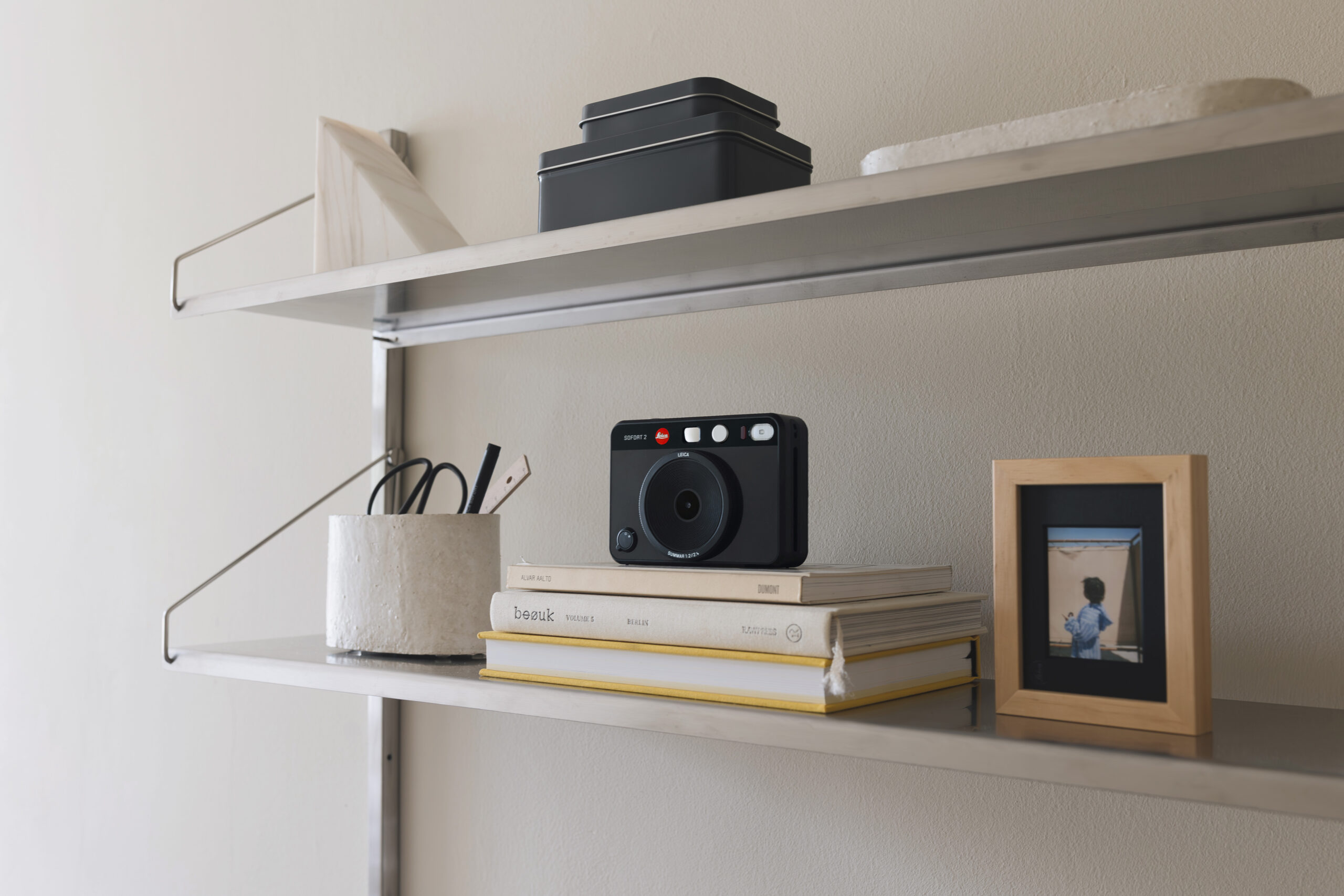 Leica Sofort 2 instantkamera 1 Leica SOFORT2 ambient14 scaled