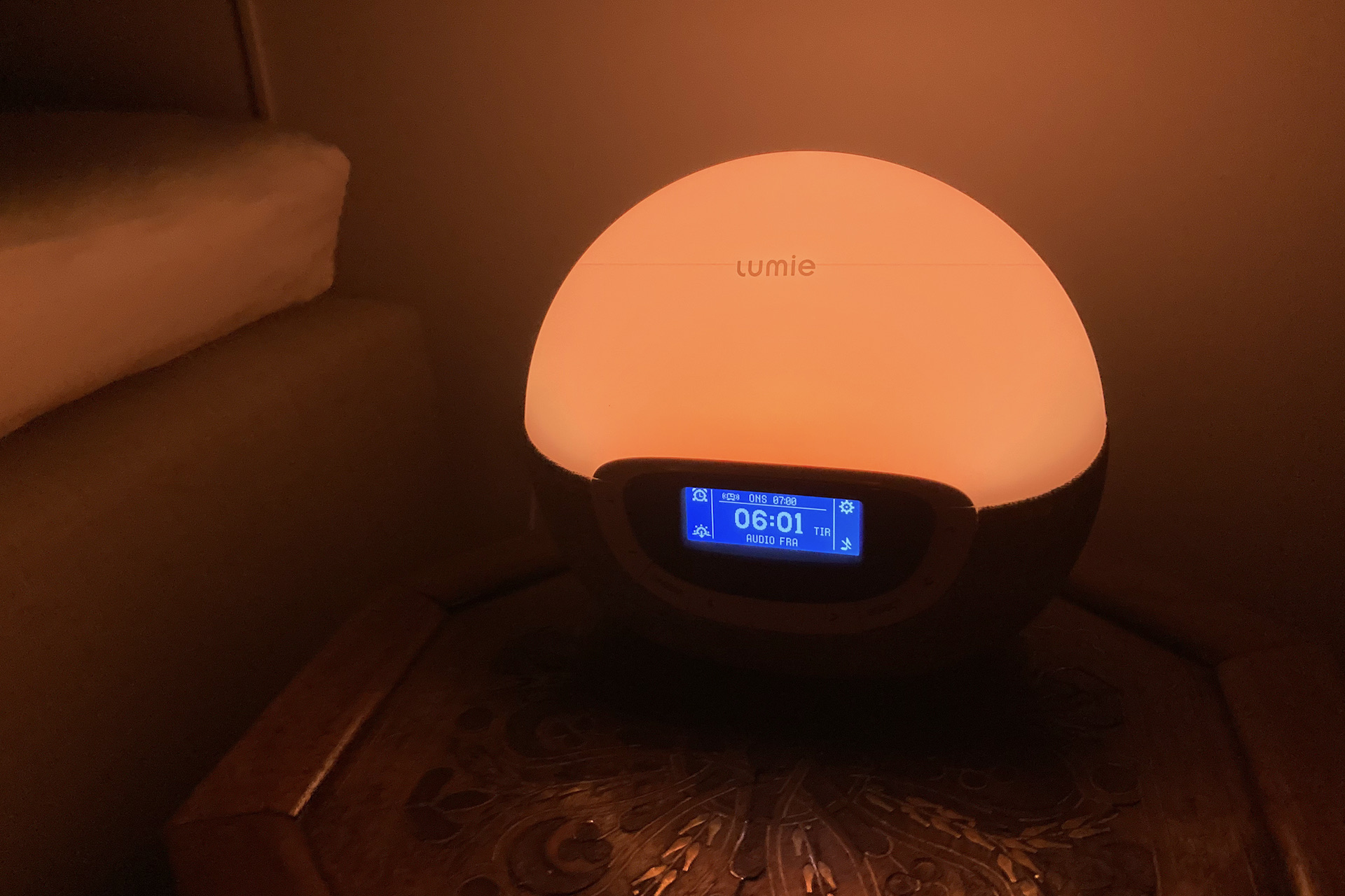 Lumie Bodyclock Shine 300 3 Lumie Shine 300 natbord 1