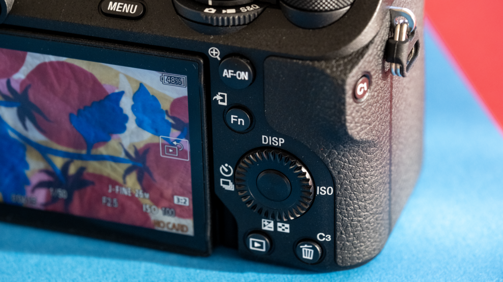 Sony a6700 2 Sony a6700 bak