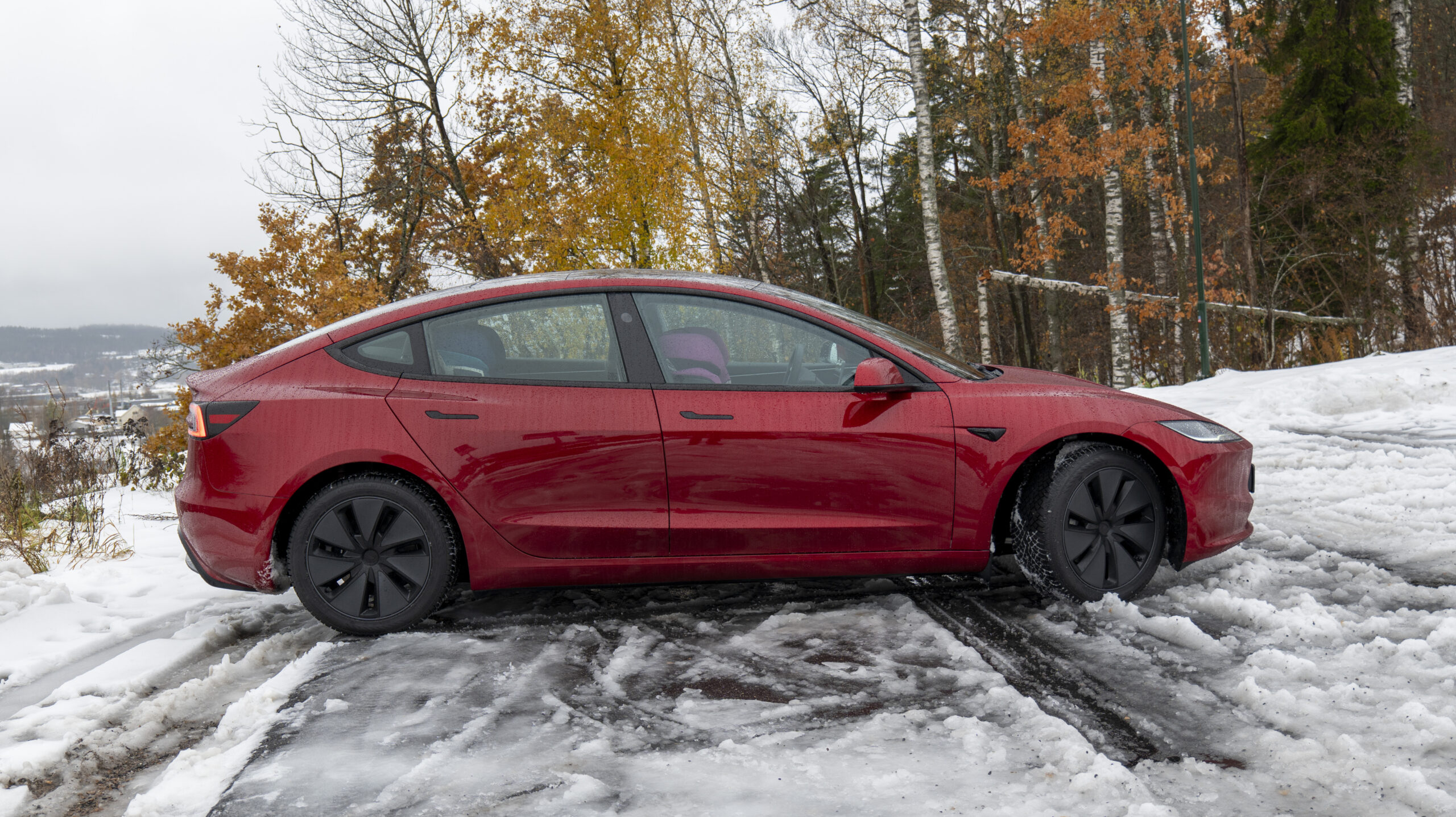 Tesla Model 3 (2024) Long Range 3 Tesla Model 3 side 2