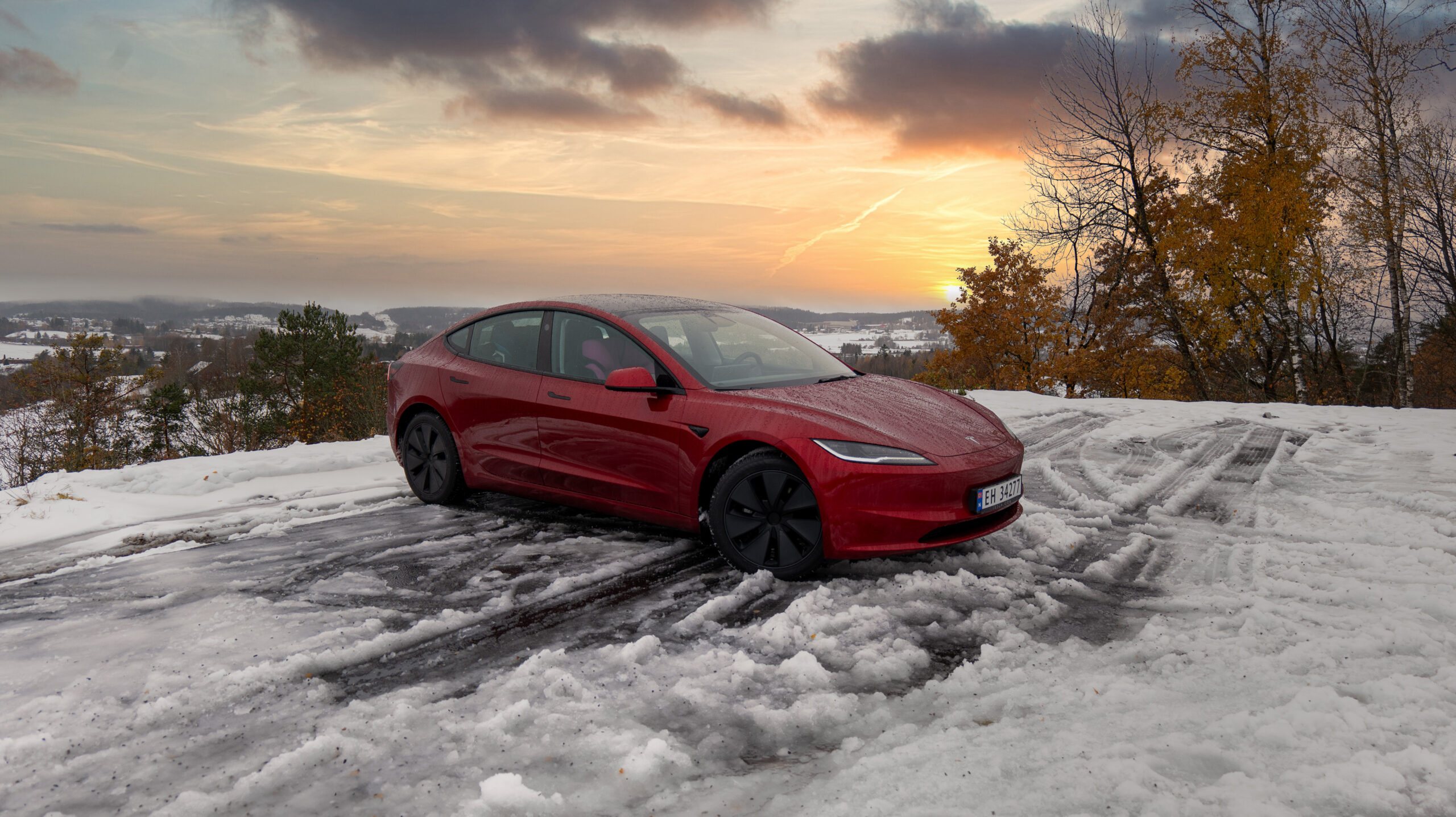 Tesla Model 3 (2024) Long Range 1 Tesla Model 3 side