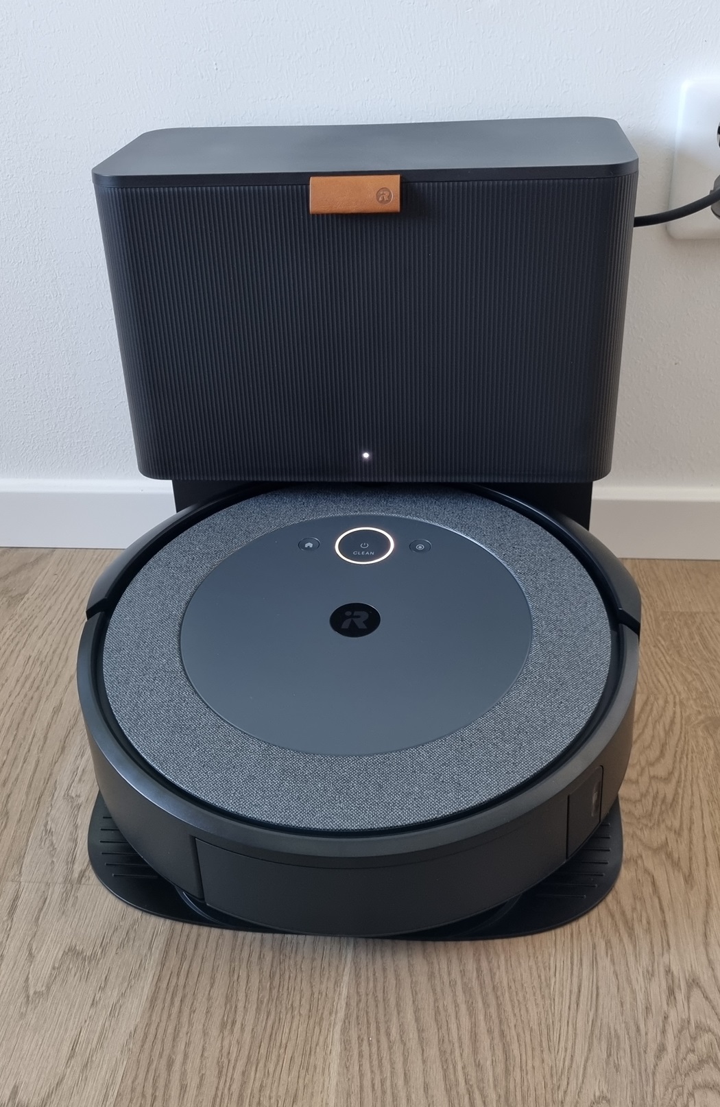 iRobot roomba Combo i5+ 1 iRobot Roomba Combo i5 aka Ivar