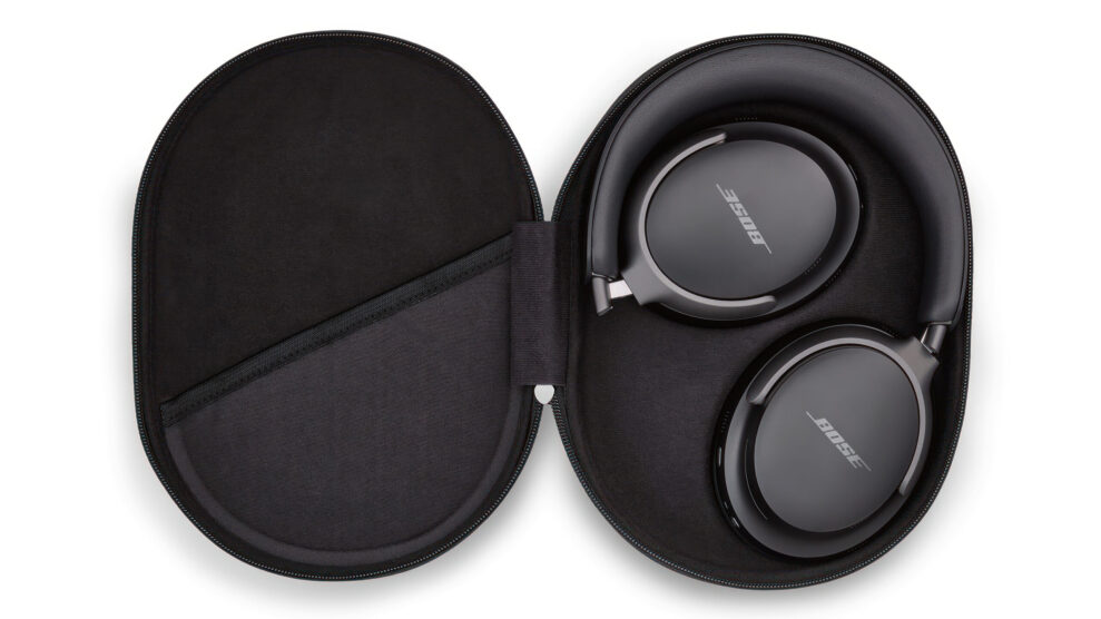 Bose QuietComfort Ultra Headphones_black in case