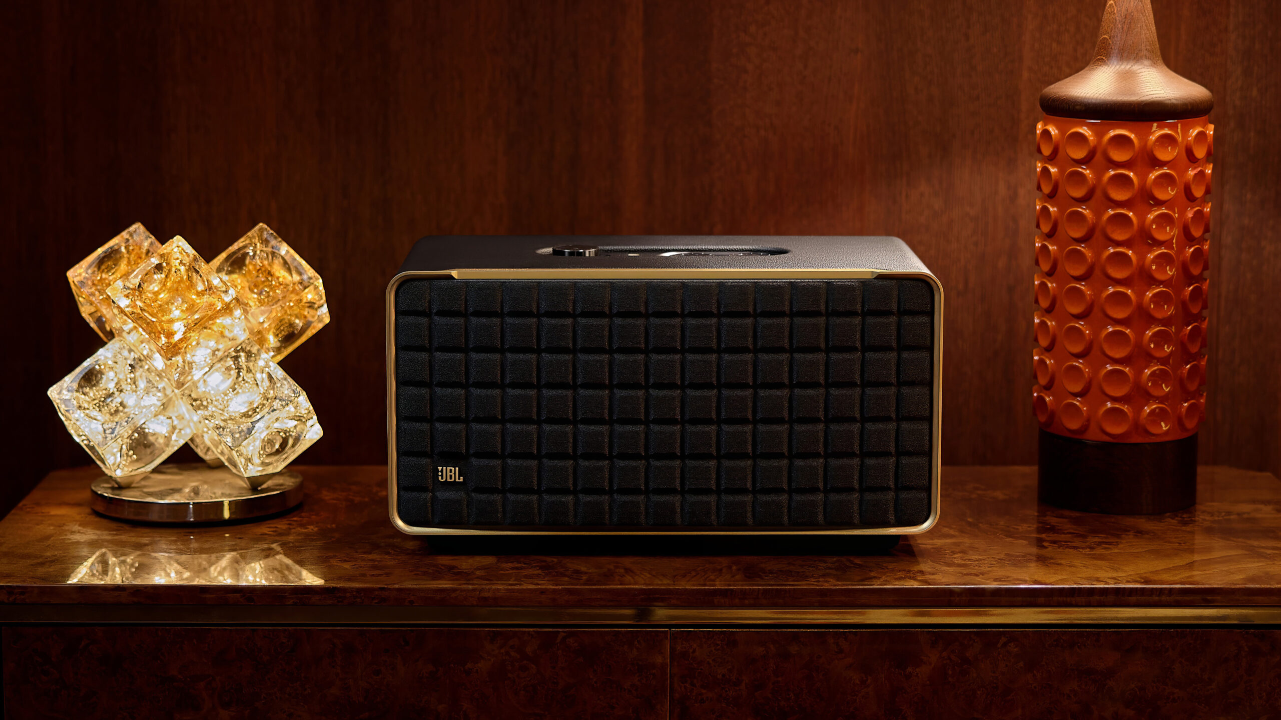 JBL Authentics 500 6 JBL Authentics 500 Lifestyle scaled 1