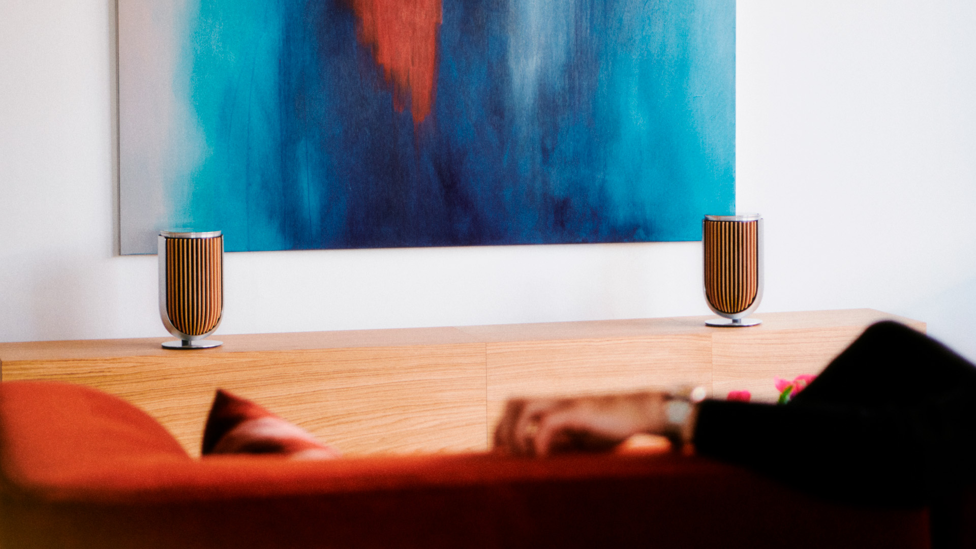 Bang & Olufsen Beolab 8 3 Fidelity from every angle 2023 BL8 Digital EN 1920x1080 Crop Clean 0049